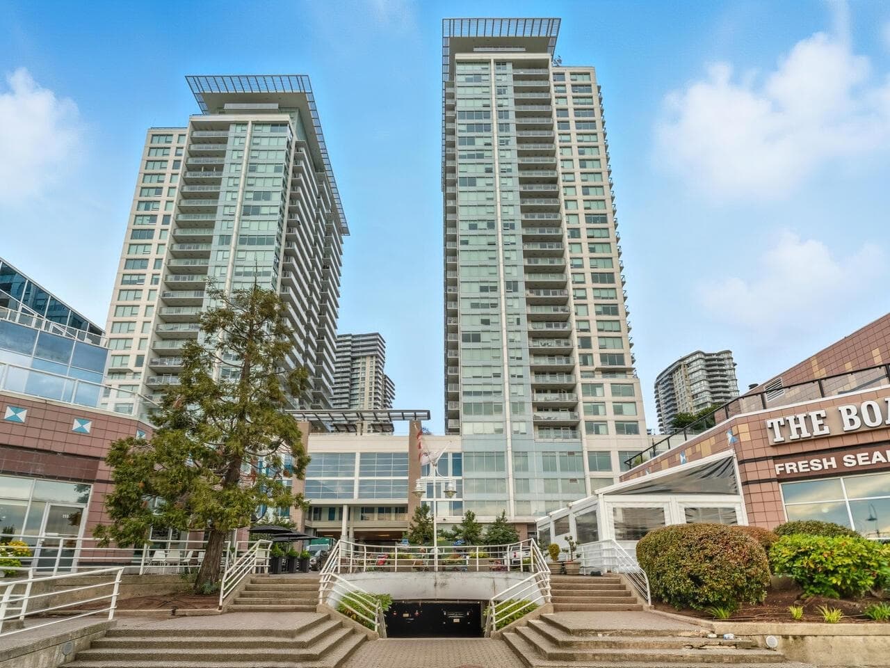 3203 - 908 Quayside Drive, New Westminster, V3M 0L4 — photo 1
