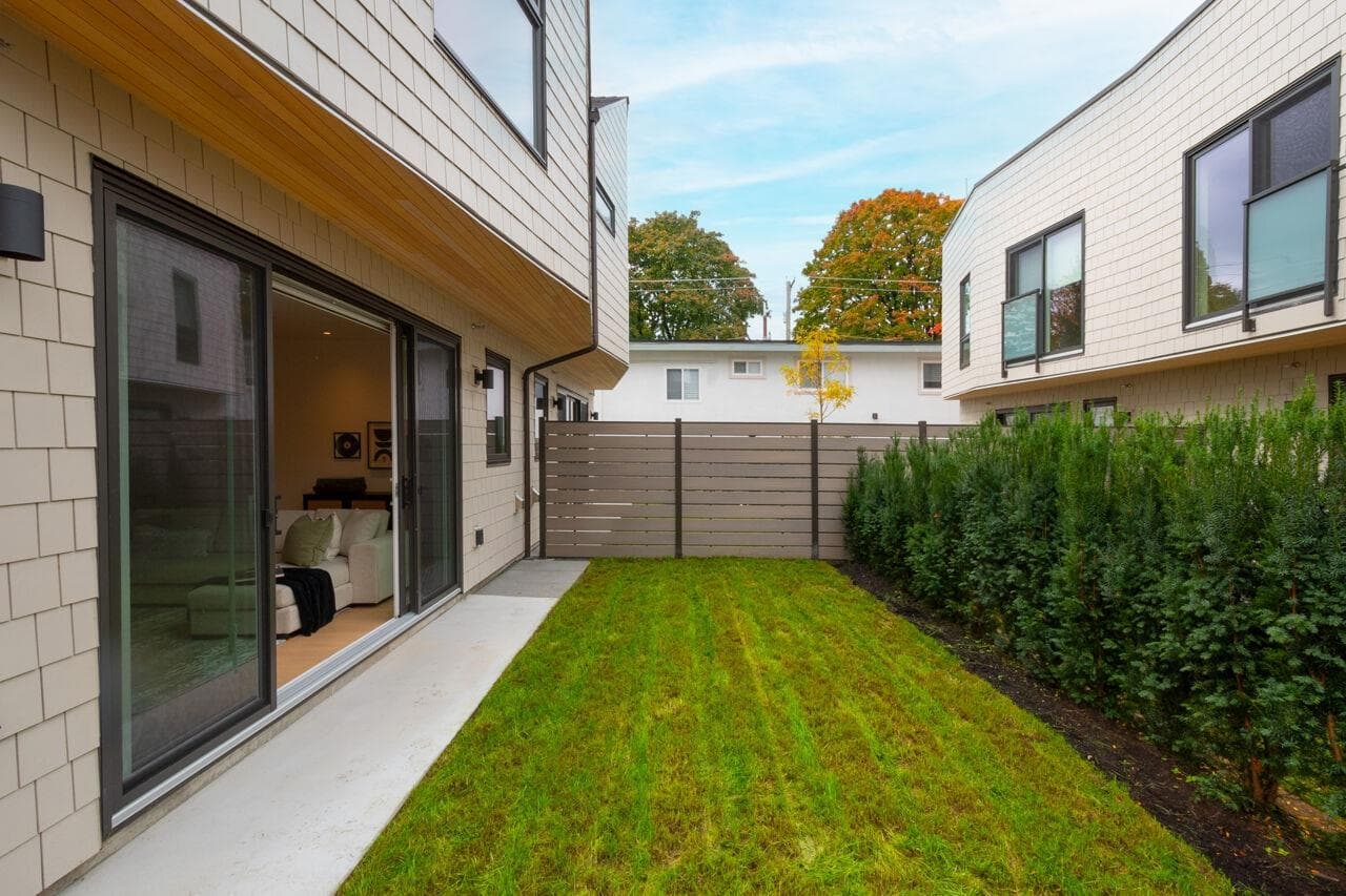 122 E 17th Avenue, Vancouver, V5V 1A4 — photo 1