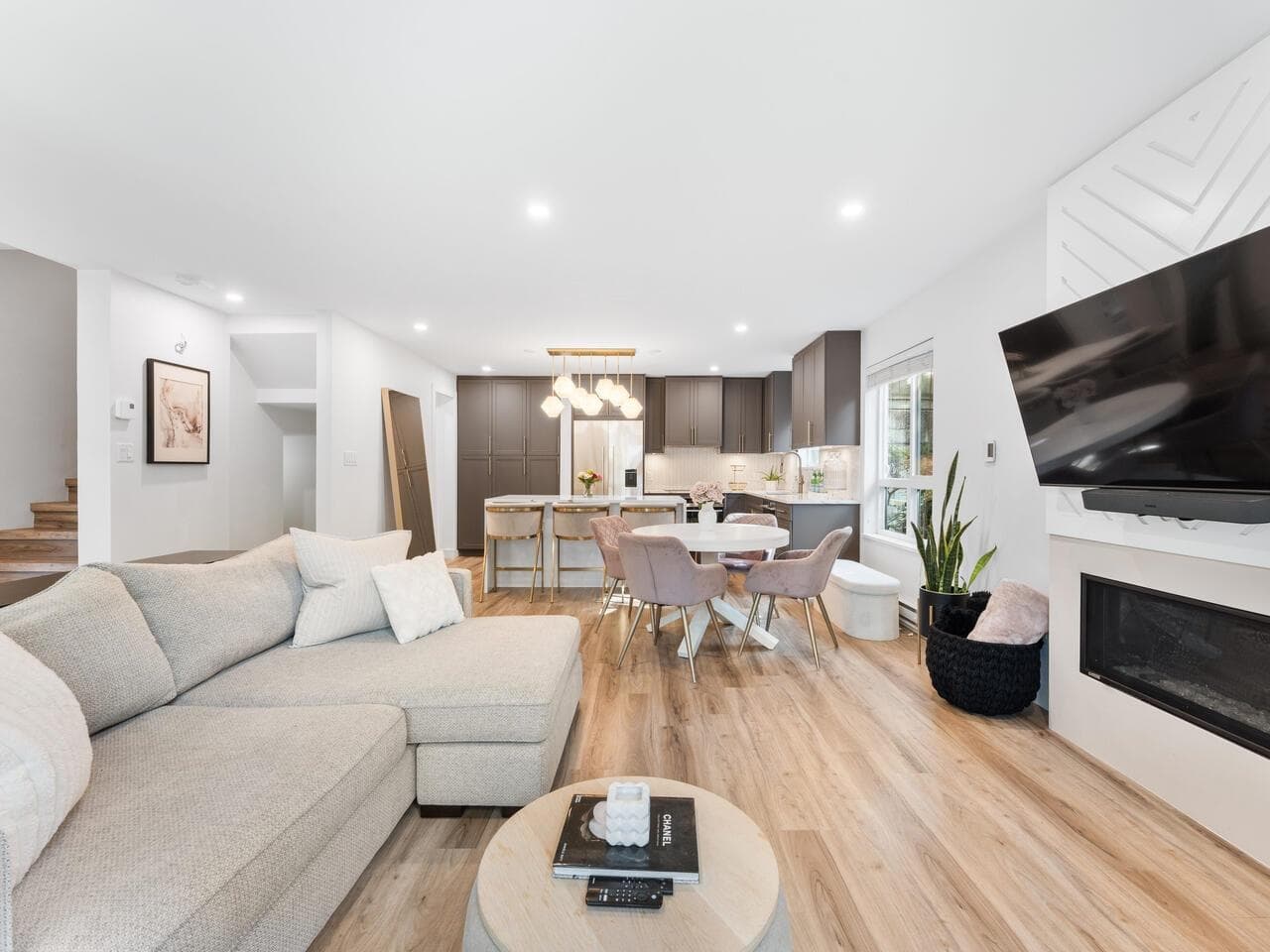6 - 848 W 16th Street, North Vancouver, V7P 1R3 — photo 1