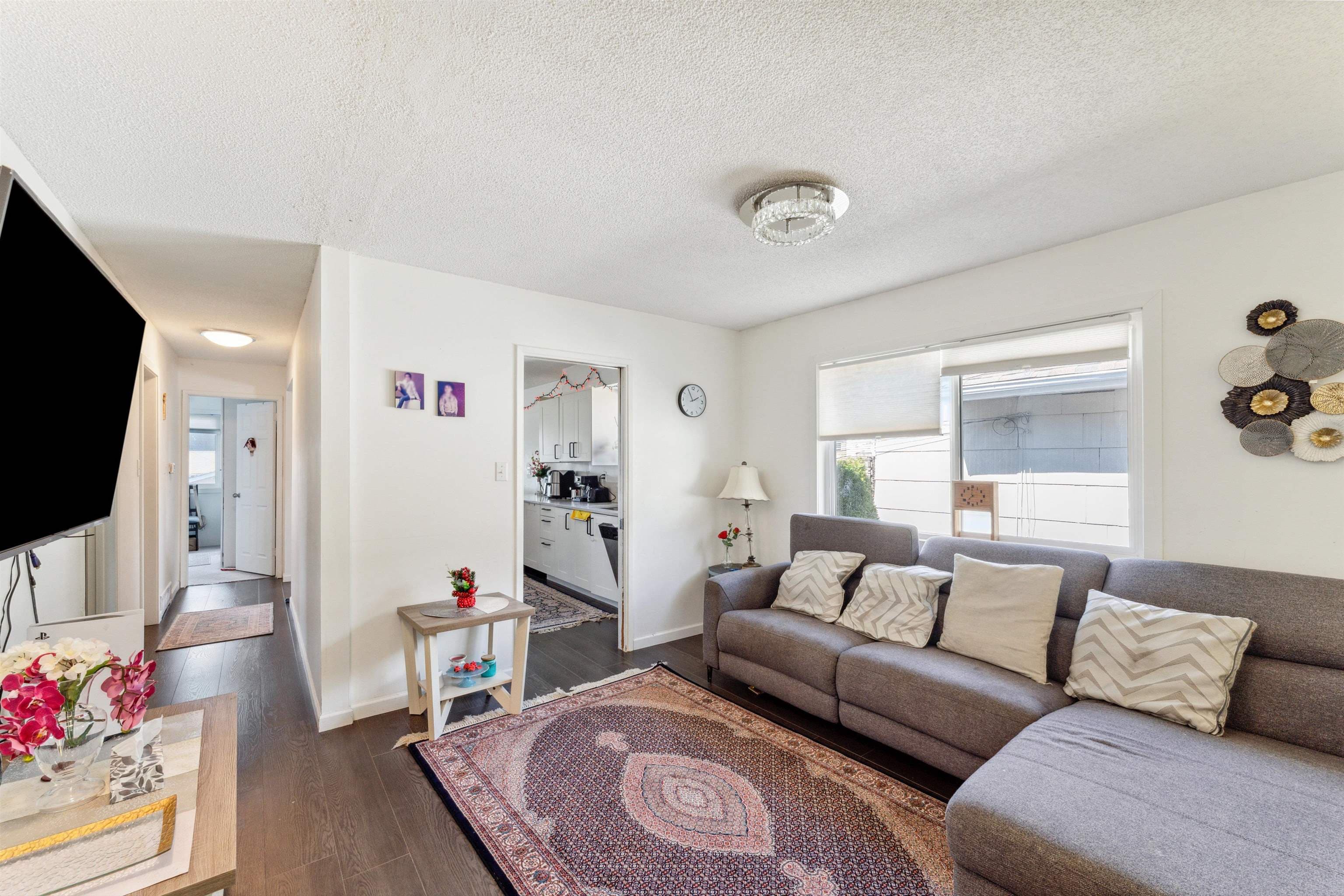 1949 Mahon Avenue, North Vancouver, V7M 2T4 — photo 2