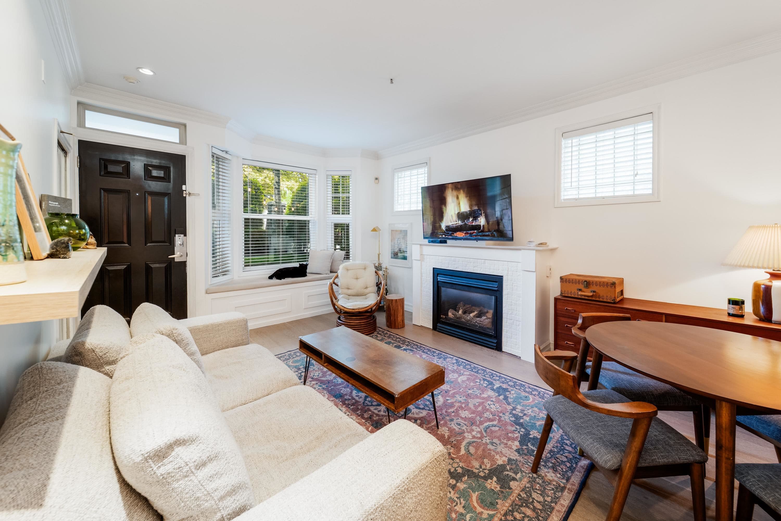 966 W 16th Avenue, Vancouver, V5Z 1T2 — photo 1