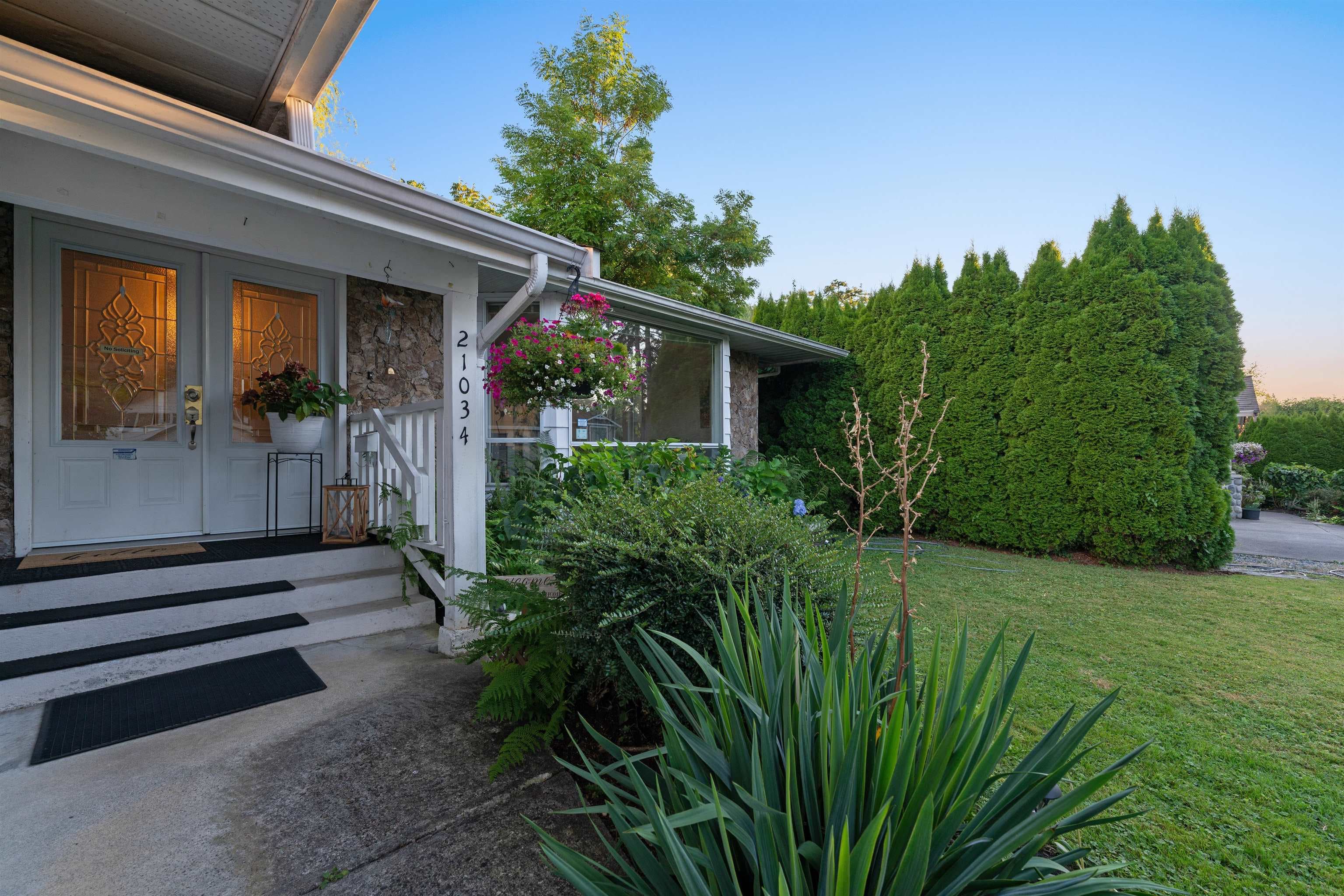 21034 Barker Avenue, Maple Ridge, V2X 8R6 — photo 2