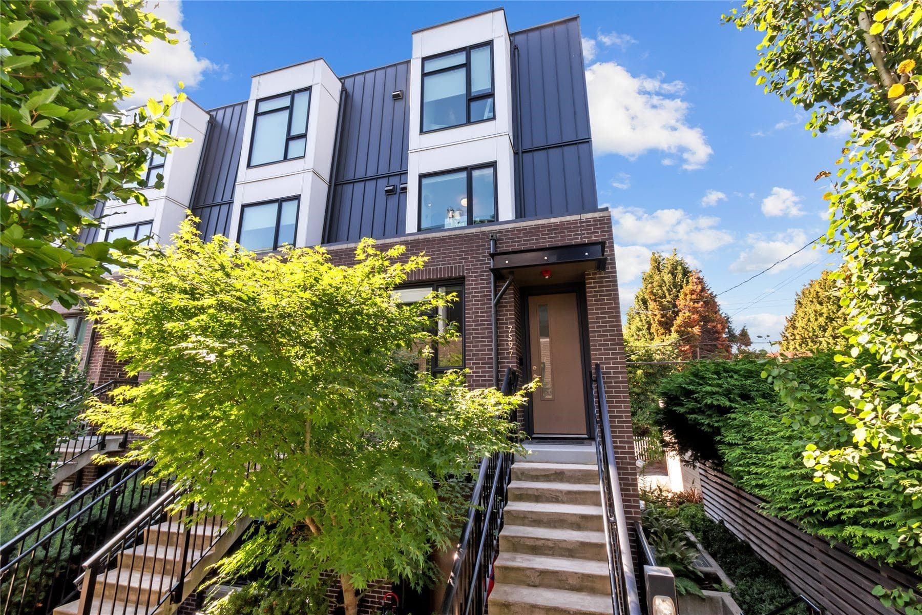 7597 Yukon Street, Vancouver, V5X 2Y4 — photo 2
