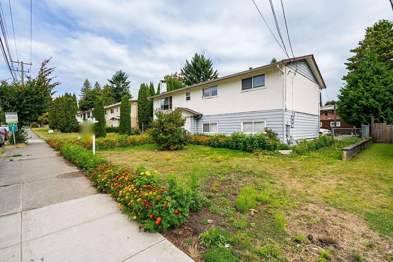 10038- 10040 128 Street, Surrey