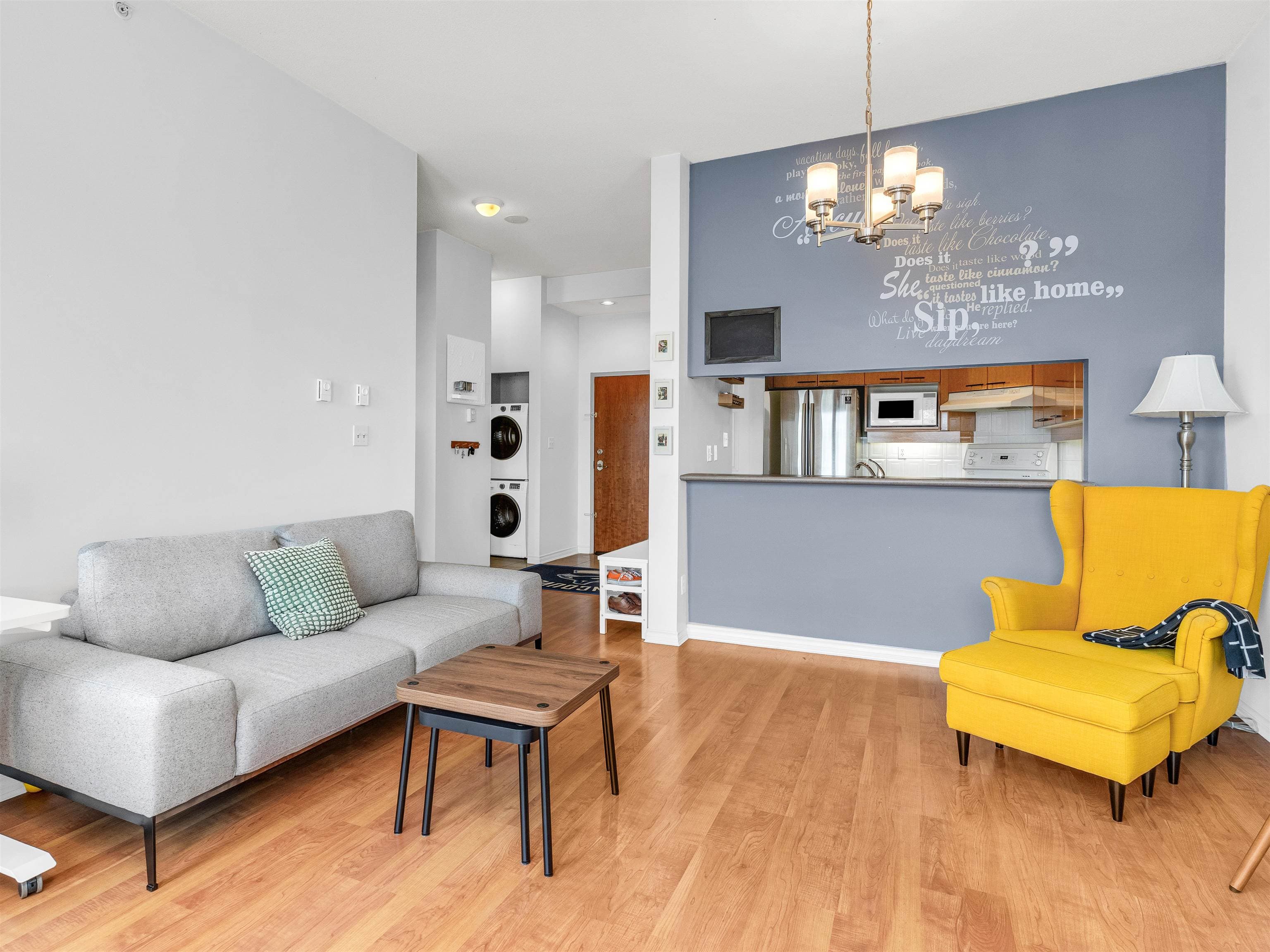 2205 - 10 Laguna Court, New Westminster, V3M 6W3 — photo 2