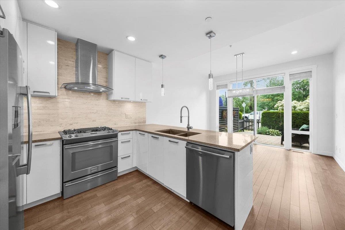 9 - 100 Wood Street, New Westminster, V3M 0H6 — photo 4