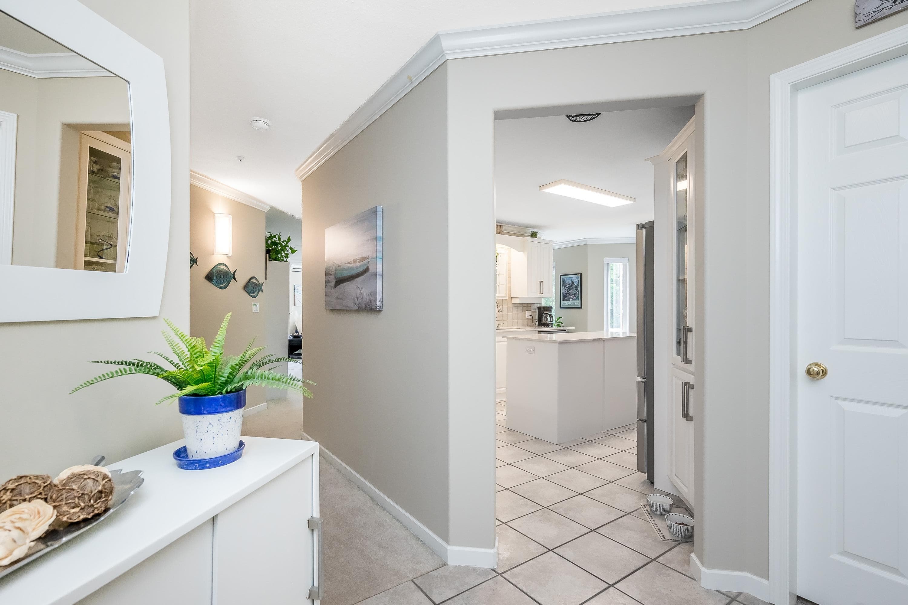 201 - 14934 Thrift Avenue, White Rock, V4B 2J9 — photo 5