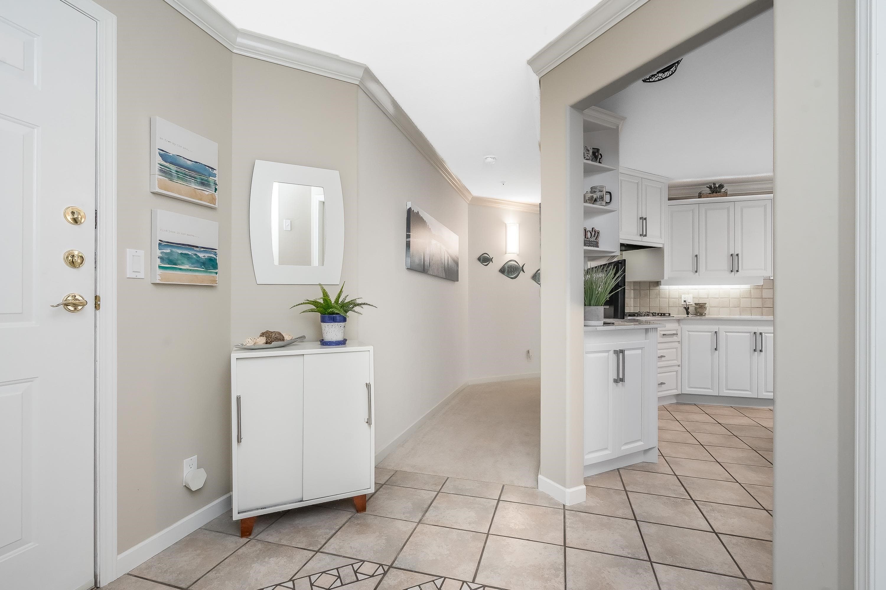 201 - 14934 Thrift Avenue, White Rock, V4B 2J9 — photo 4
