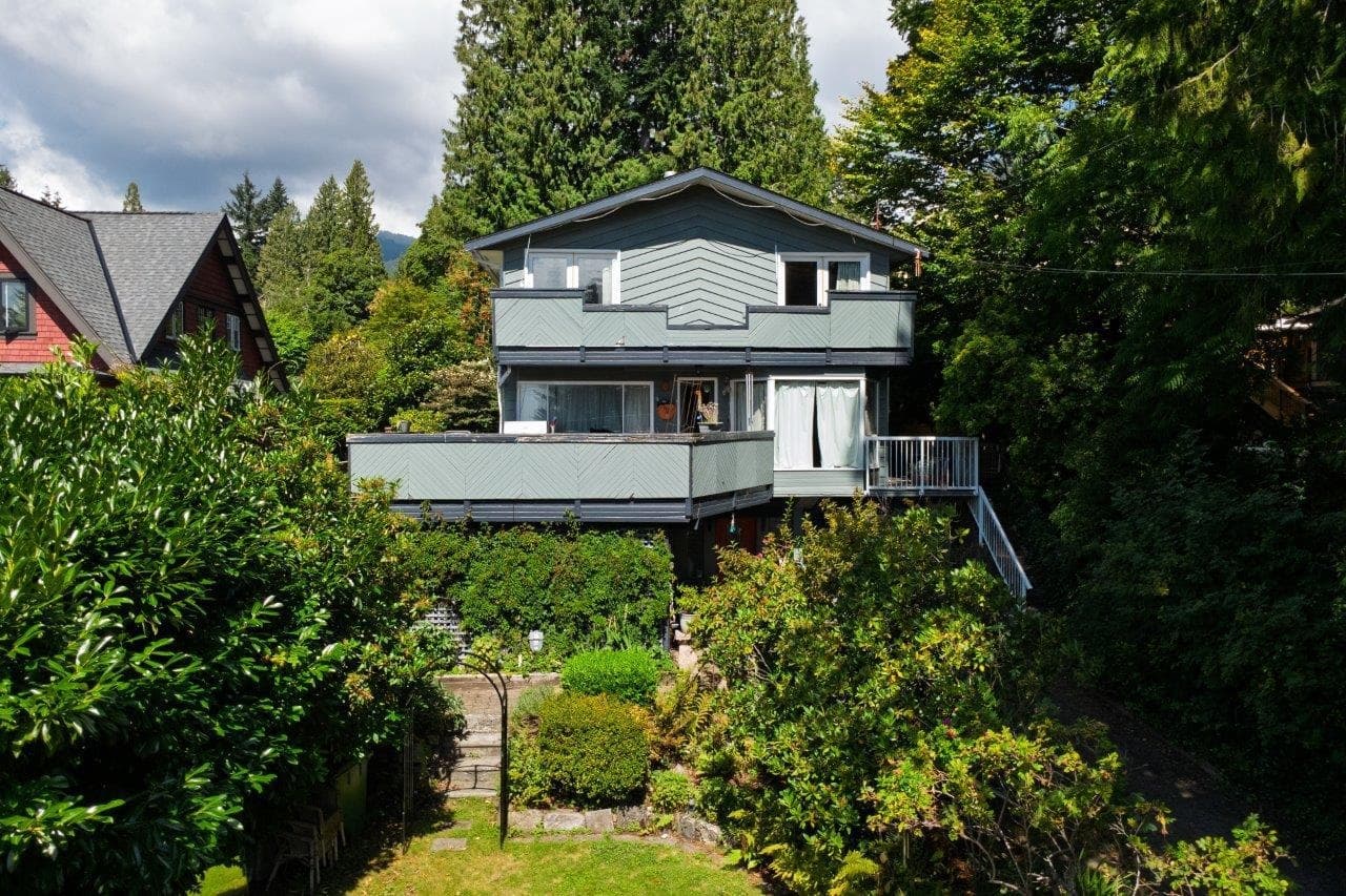 368 E Kings Road, North Vancouver