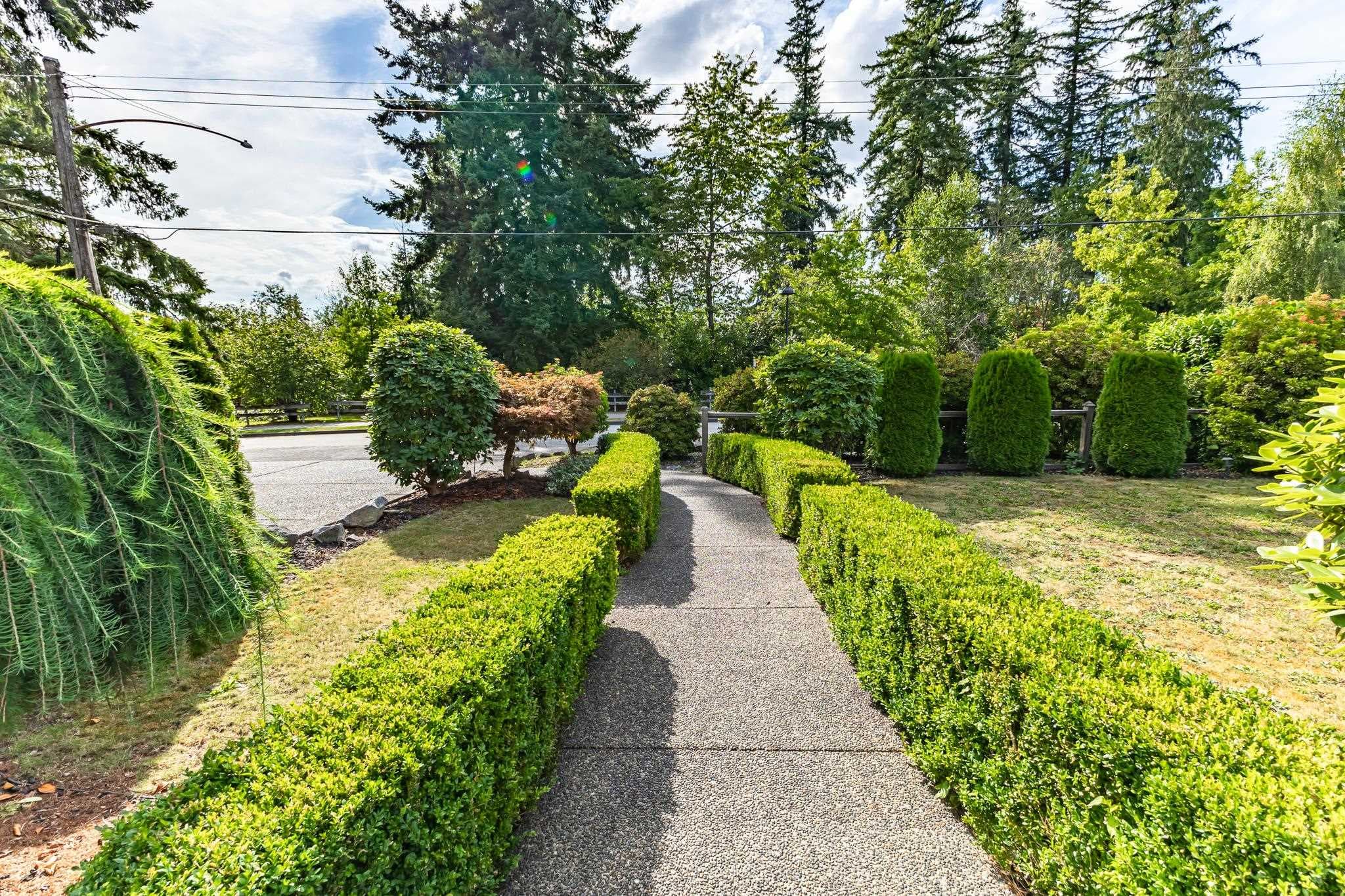 605 Laurentian Crescent, Coquitlam, V3J 6H3 — photo 4