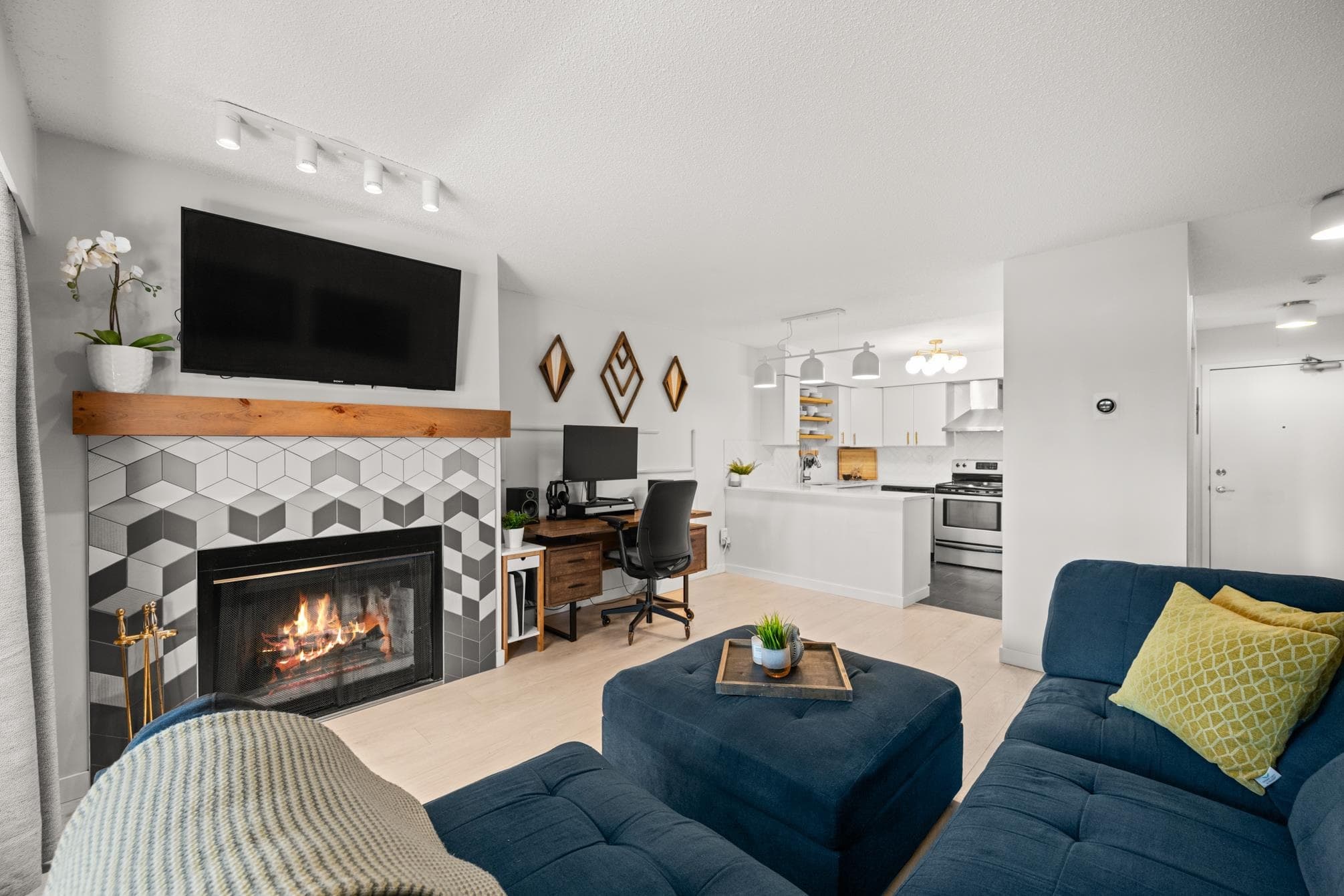 103 - 932 Robinson Street, Coquitlam, V3J 7R8 — photo 2