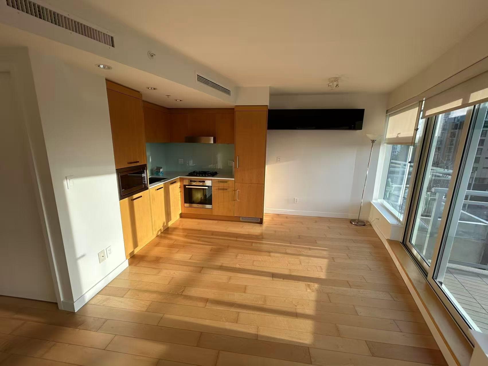 9x2 - 1565 W 6th Avenue, Vancouver, V6J 1R1 — photo 4