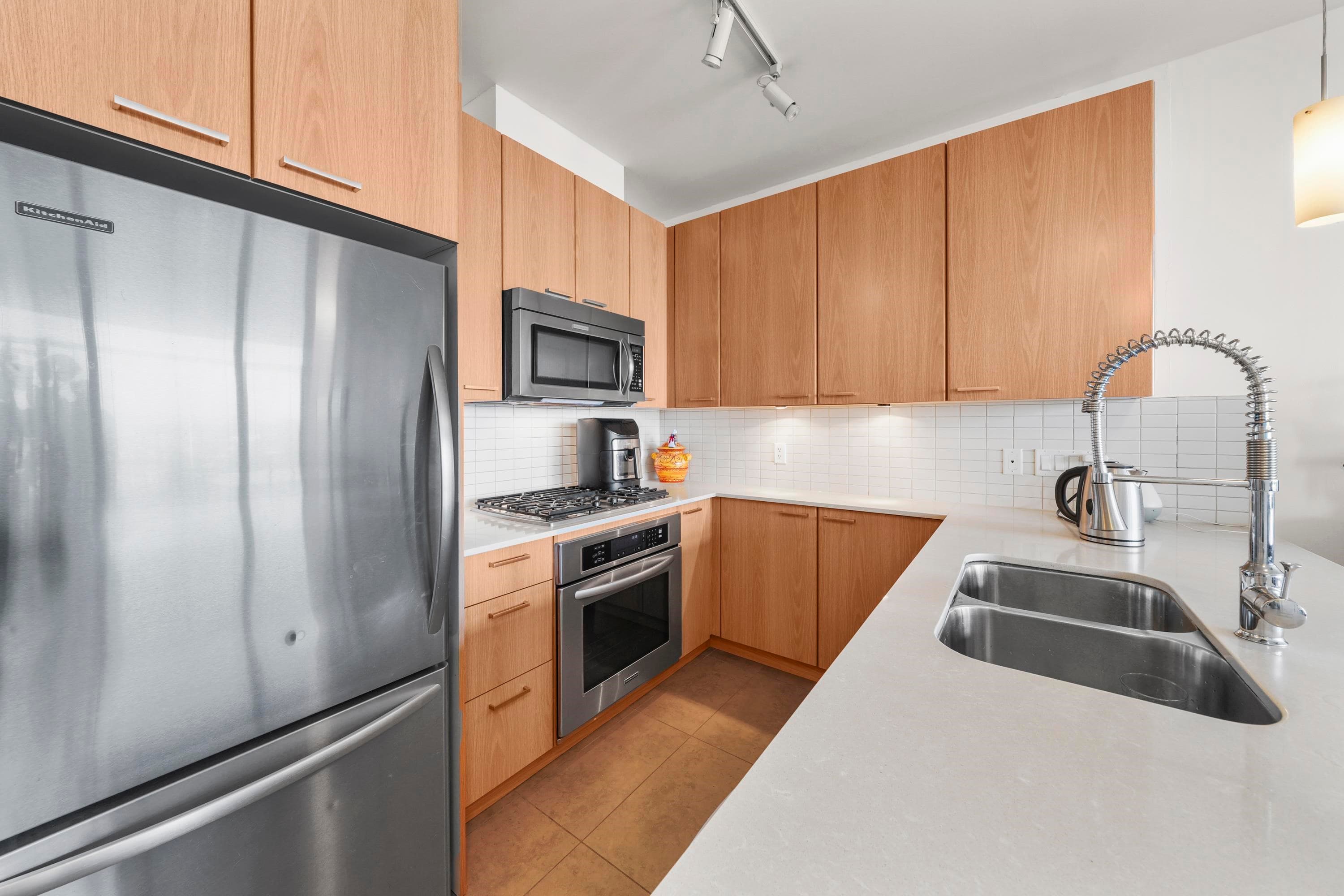 907 - 2789 Shaughnessy Street, Port Coquitlam, V3C 3G9 — photo 2