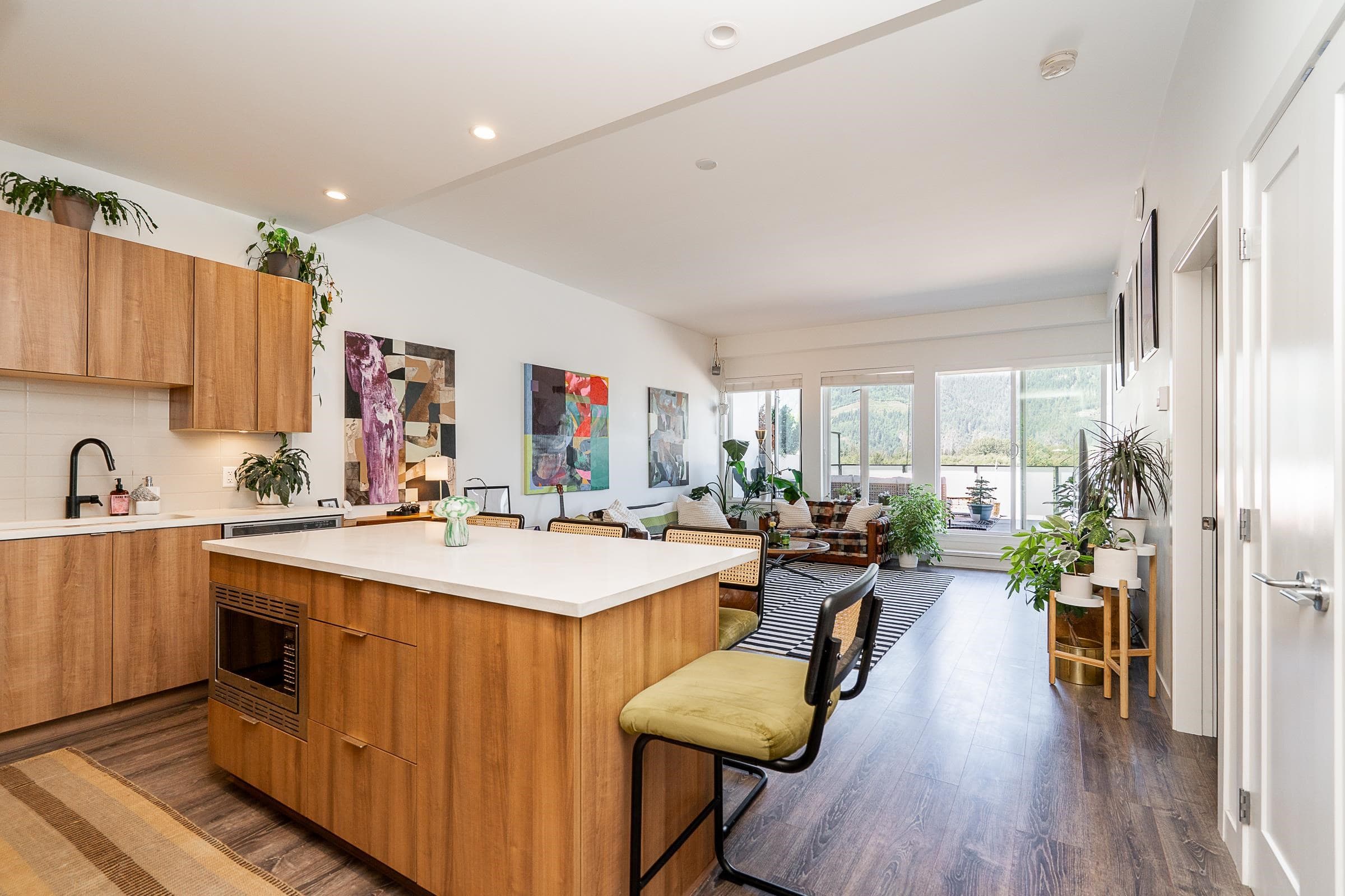 603 - 1365 Pemberton Avenue, Squamish, V8B 1B7 — photo 1