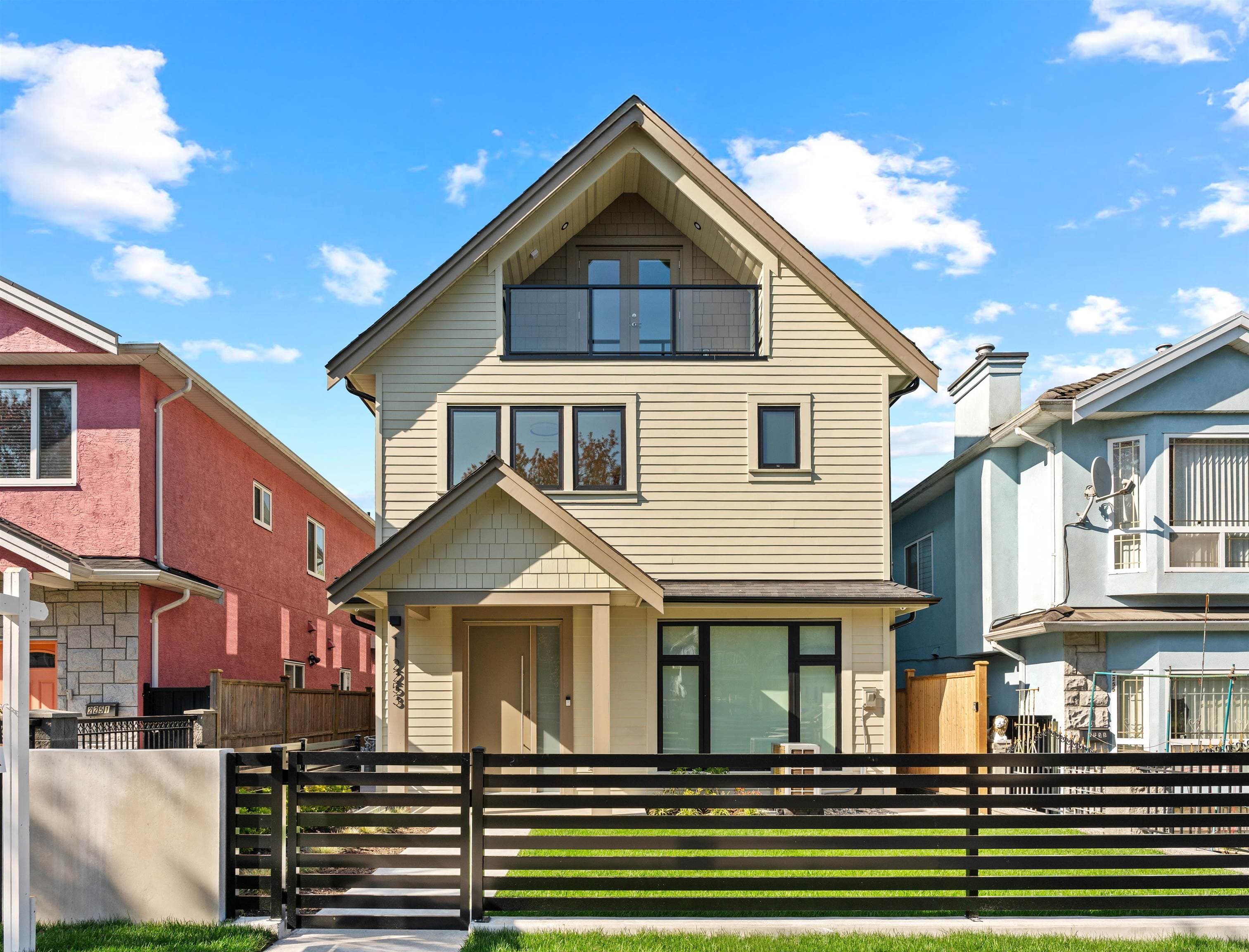 2 - 2253 Grant Street, Vancouver