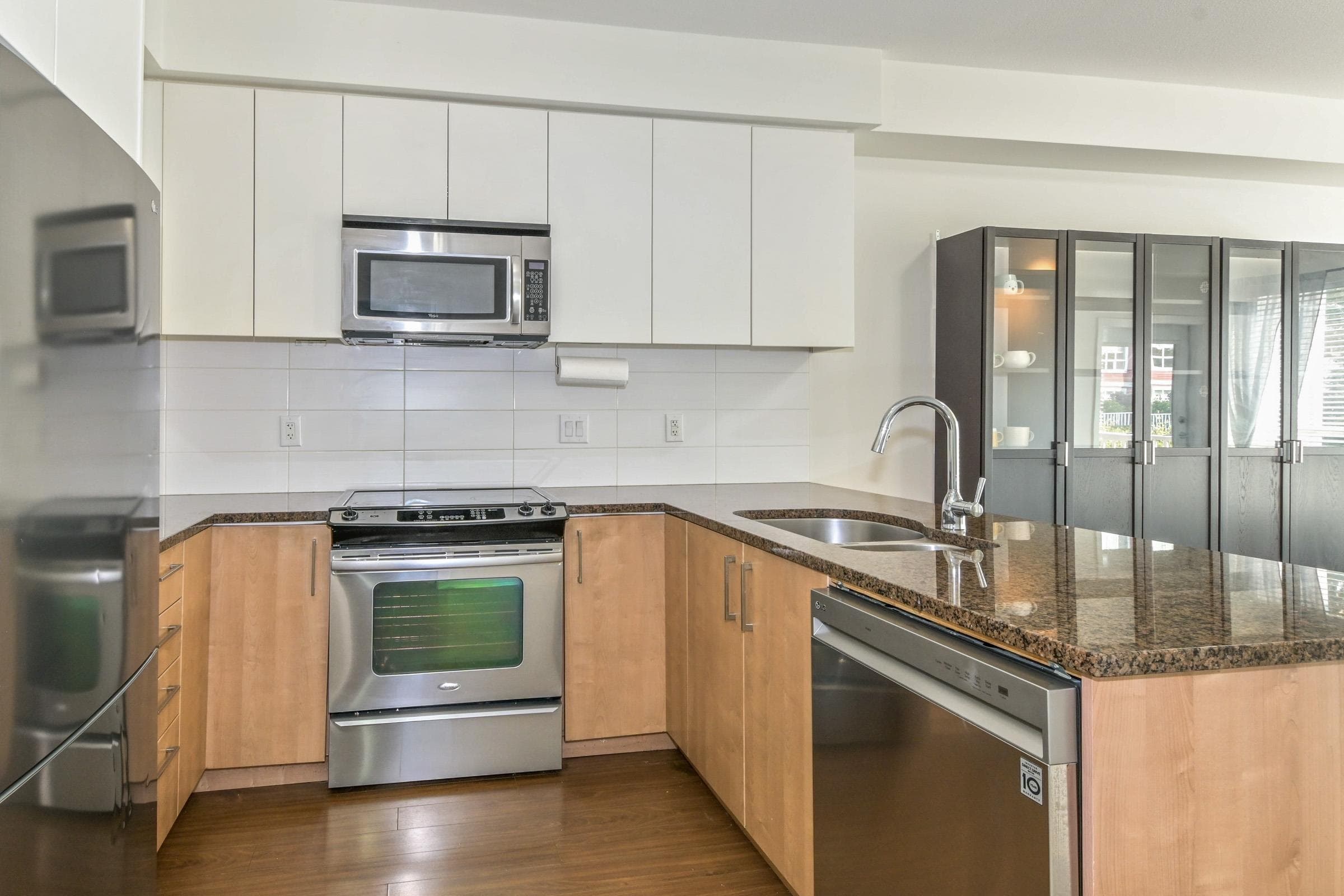 306 - 6450 194 Street, Surrey, V4N 6J8 — photo 2