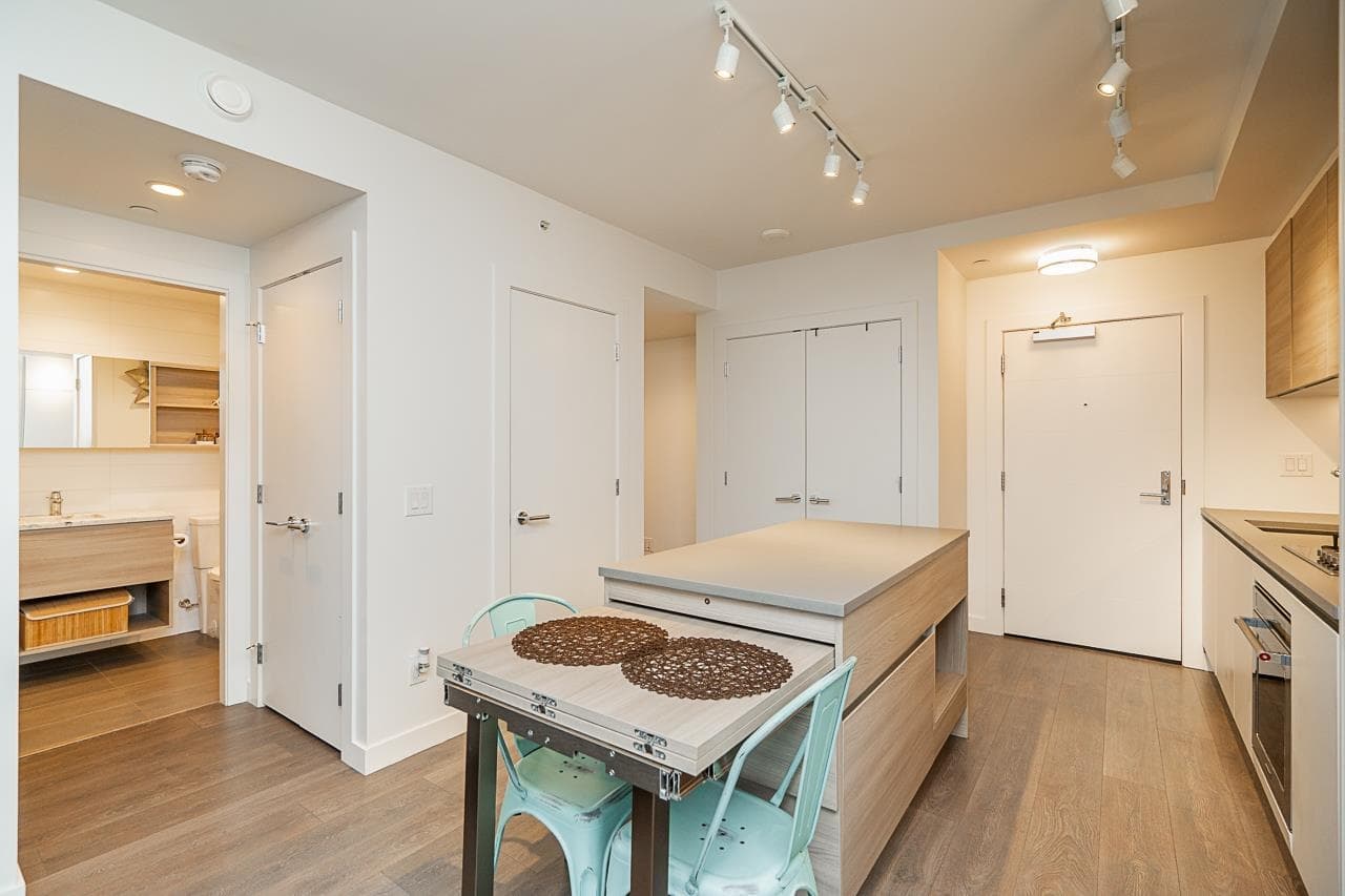 610 - 657 Whiting Way, Coquitlam, V3J 0J6 — photo 2