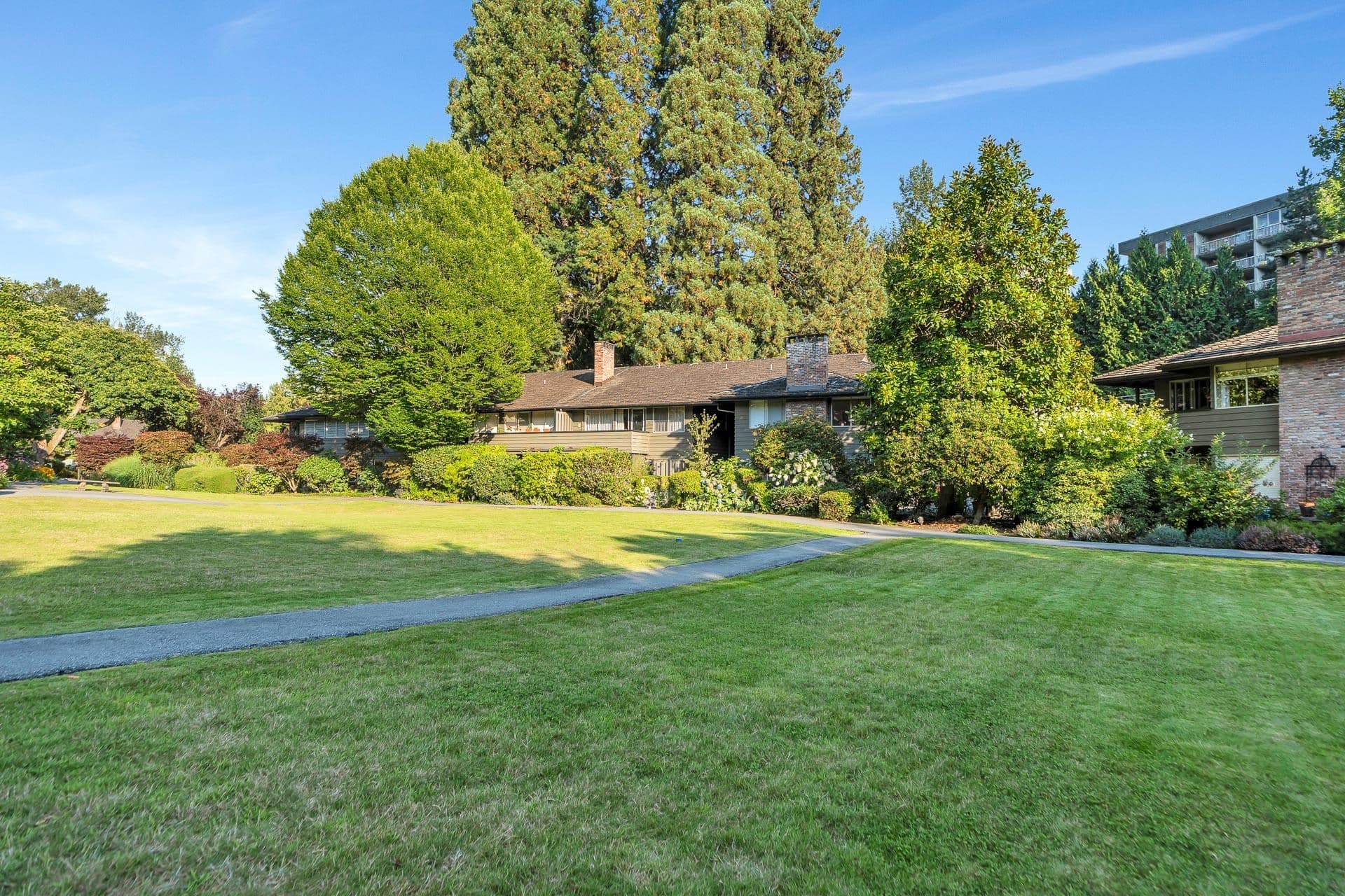 208 - 235 Keith Road, West Vancouver, V7T 1L5 — photo 2