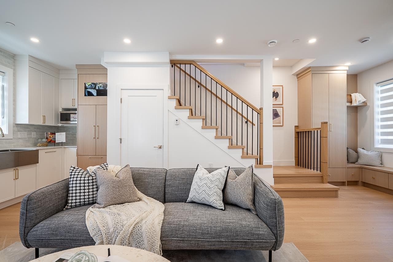 2105 E 33rd Avenue, Vancouver, V5N 3E9 — photo 2