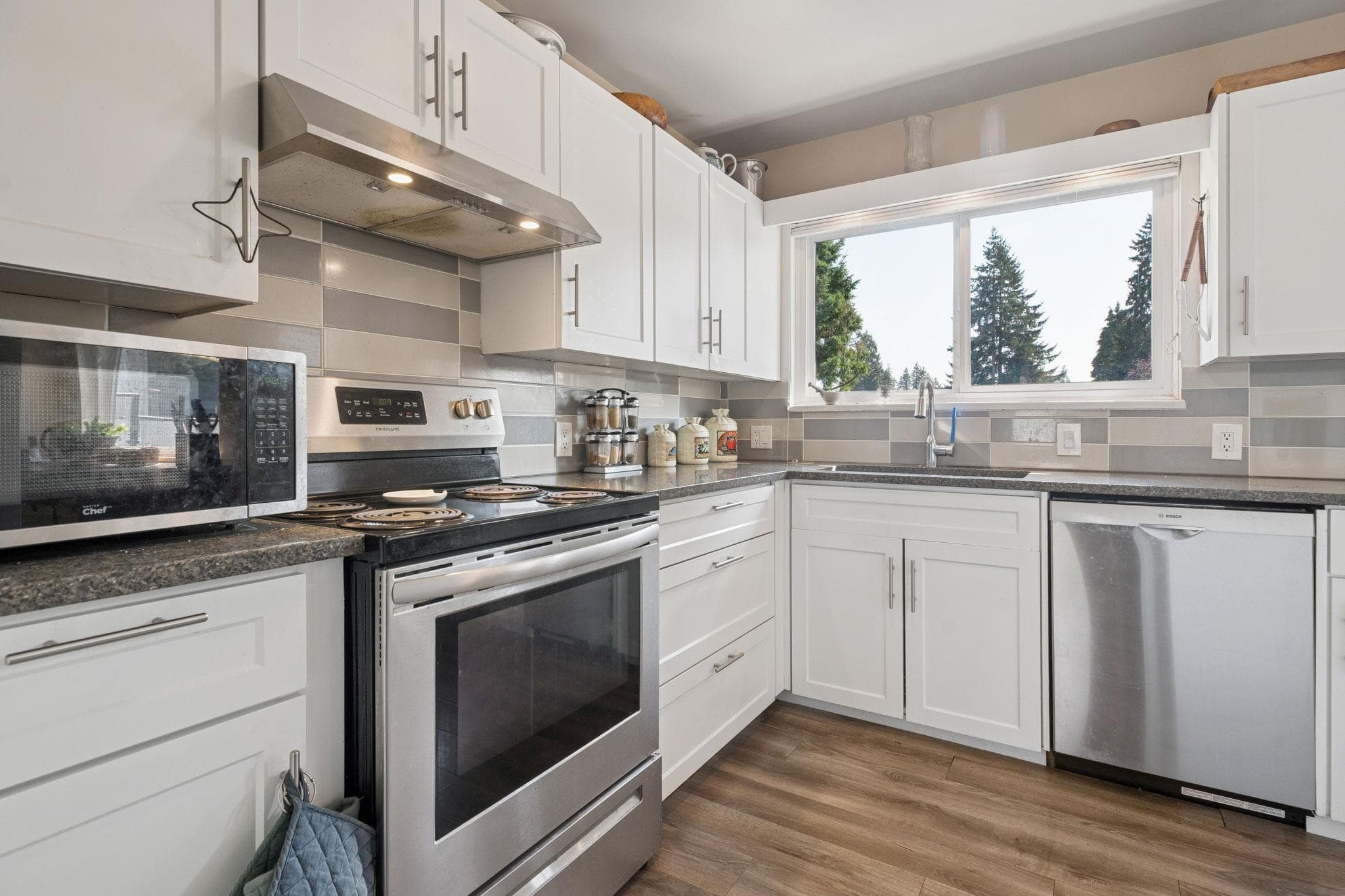 1610 Smith Avenue, Coquitlam, V3J 2Y3 — photo 4
