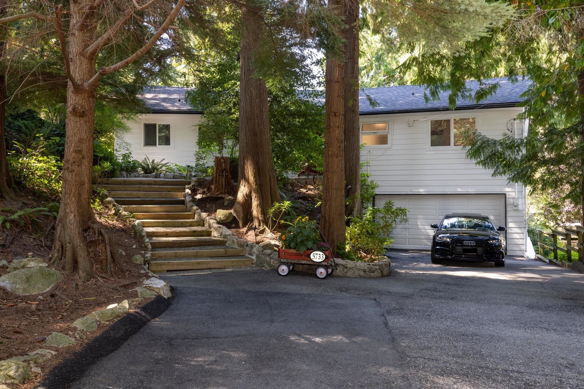 5733 Bluebell Drive, West Vancouver, V7W 1T2 — photo 2