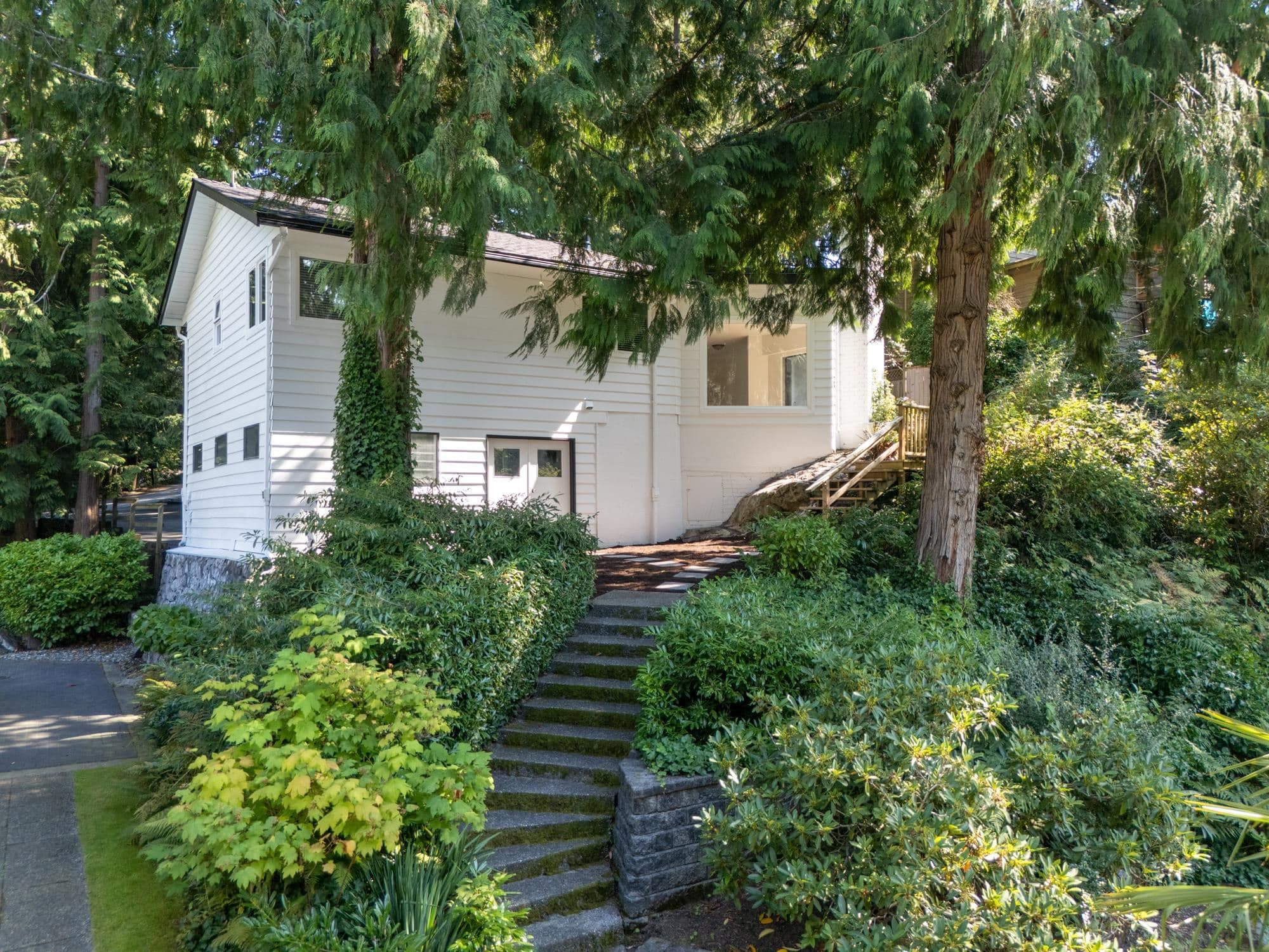 5733 Bluebell Drive, West Vancouver, V7W 1T2 — photo 3