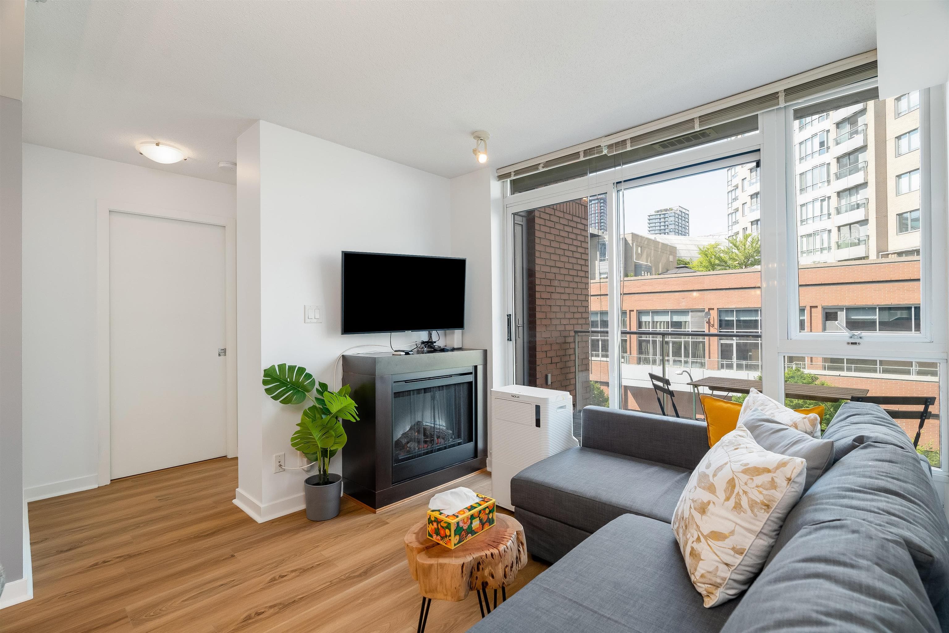 517 - 618 Abbott Street, Vancouver, V6B 0C1 — photo 3