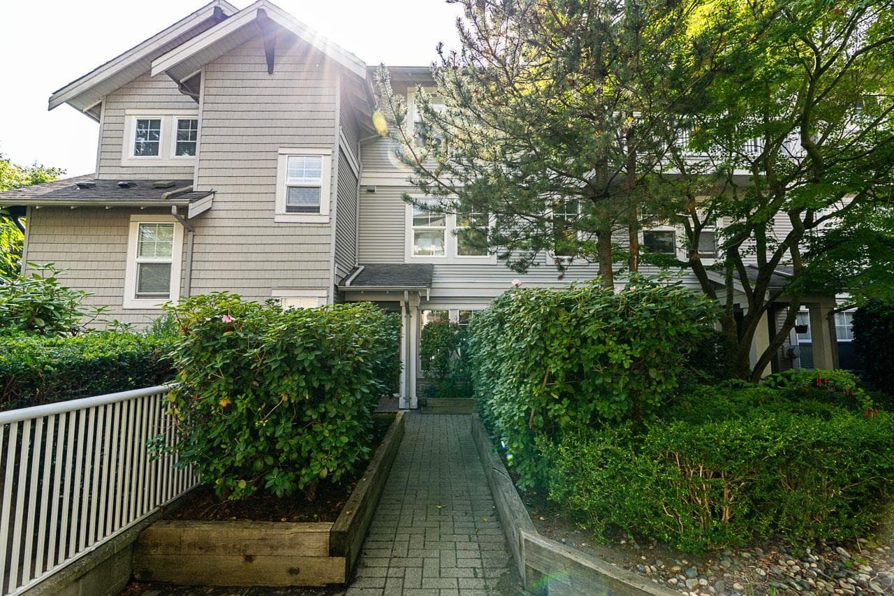 4 - 7179 18th Avenue, Burnaby, V3N 1H2 — photo 5