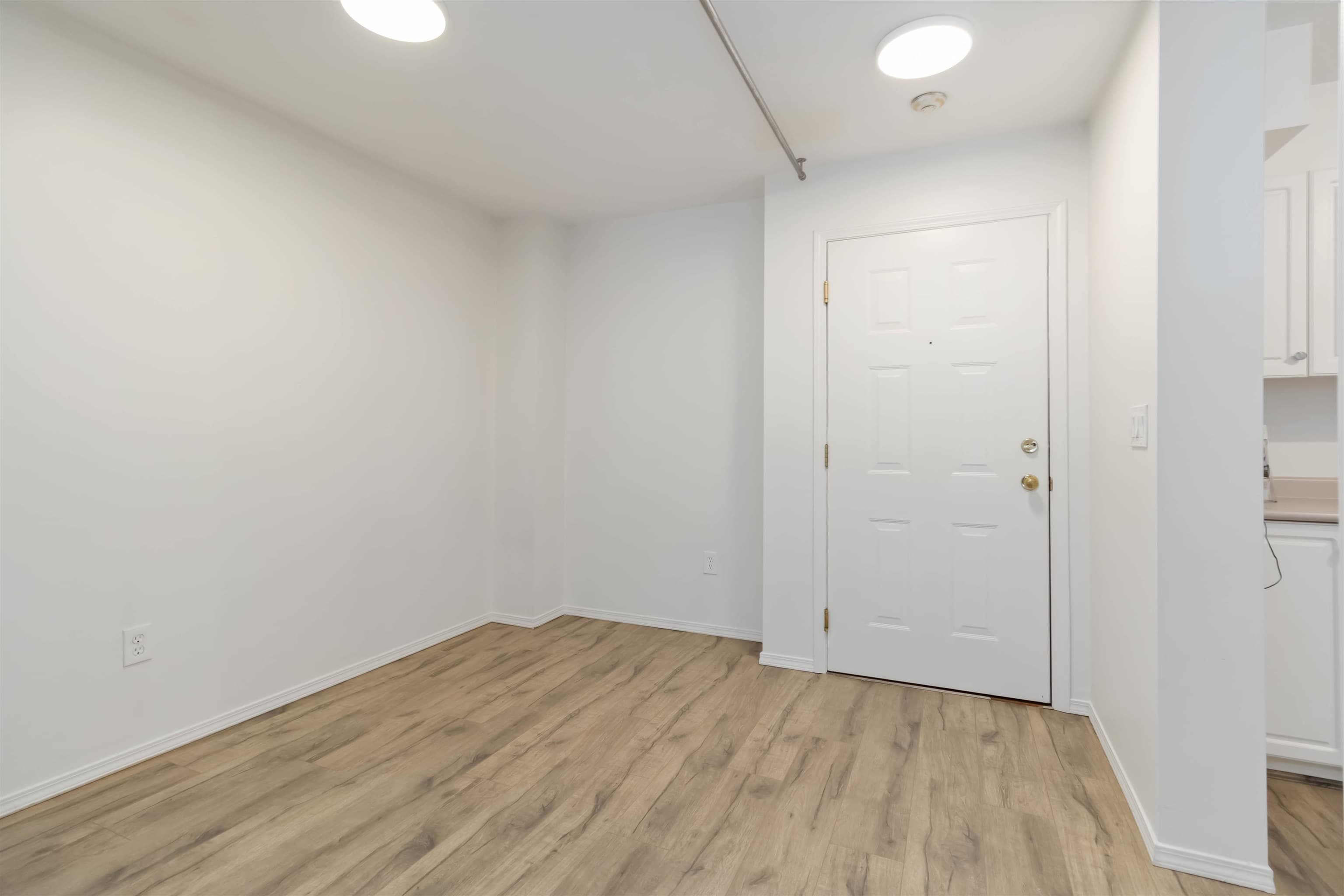 208 - 45520 Knight Road, Chilliwack, V2R 3Z2 — photo 3