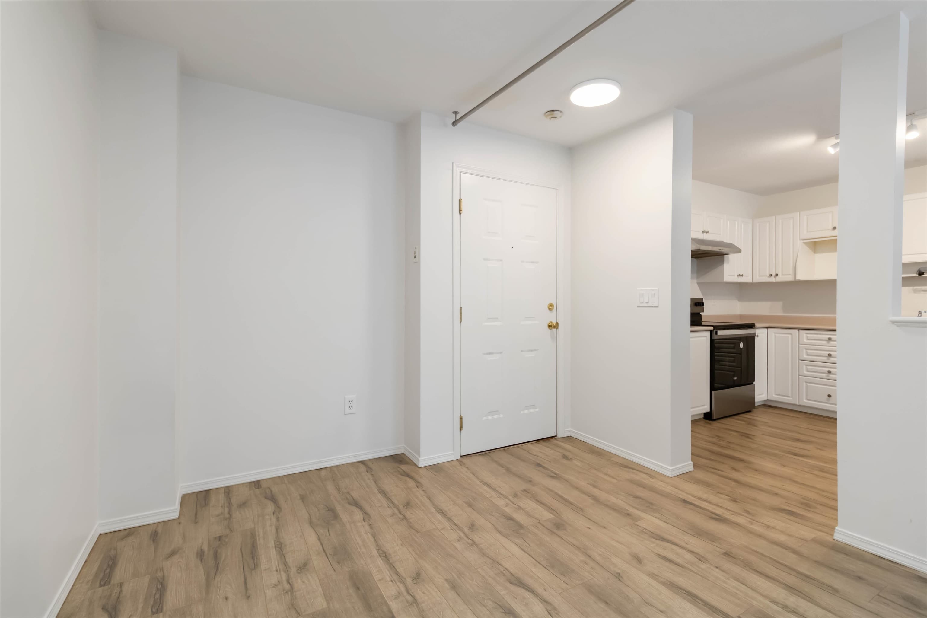 208 - 45520 Knight Road, Chilliwack, V2R 3Z2 — photo 4