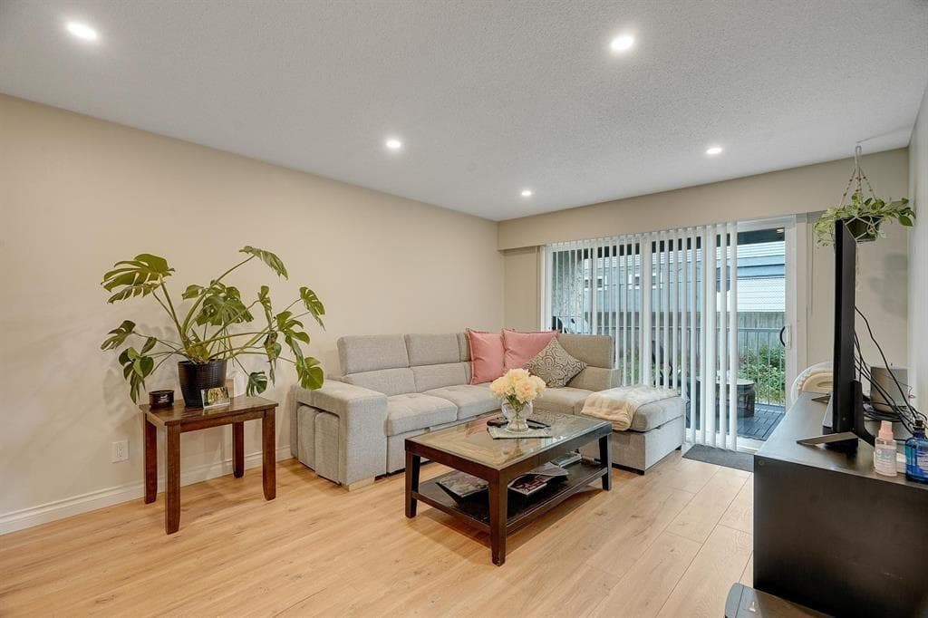 121 - 32850 George Ferguson Way, Abbotsford, V2S 7K1 — photo 2