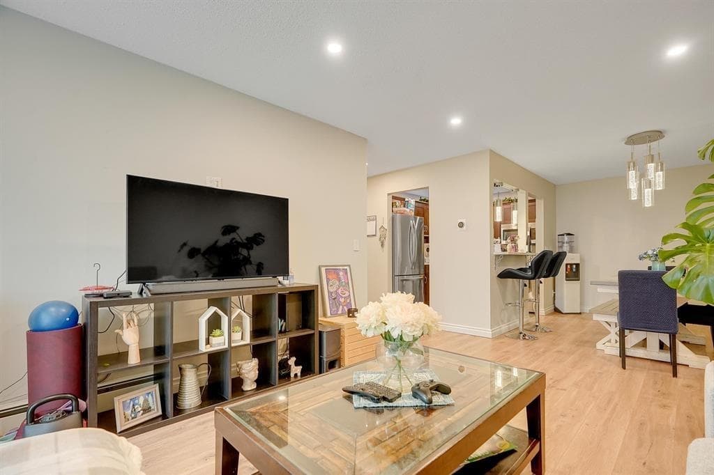 121 - 32850 George Ferguson Way, Abbotsford, V2S 7K1 — photo 3