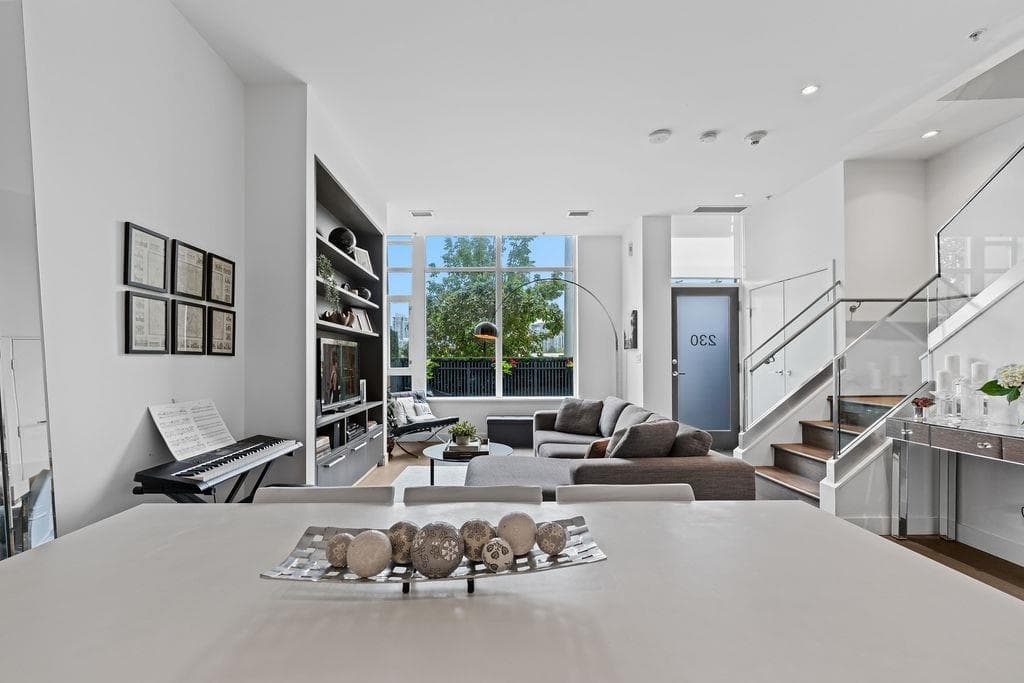 230 W 1 Avenue, Vancouver, V5Y 3T2 — photo 2