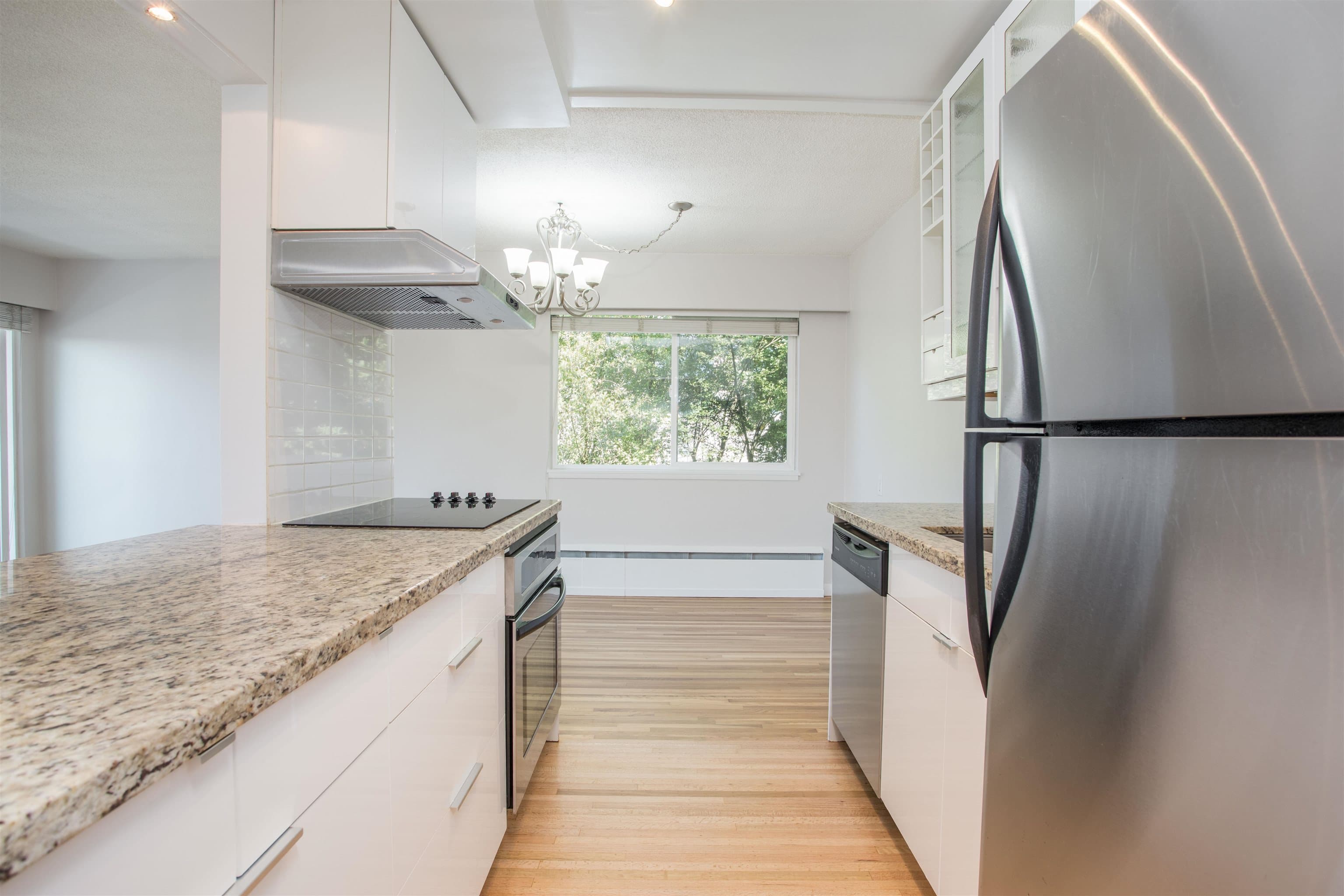 11 - 1450 Chesterfield Avenue, North Vancouver, V7M 2N4 — photo 2