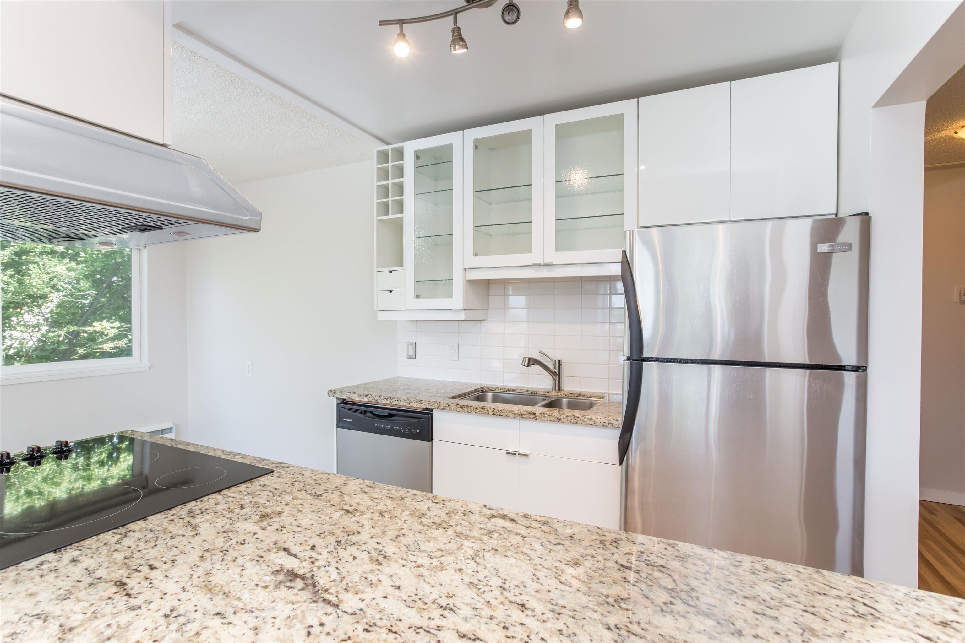 11 - 1450 Chesterfield Avenue, North Vancouver, V7M 2N4 — photo 3