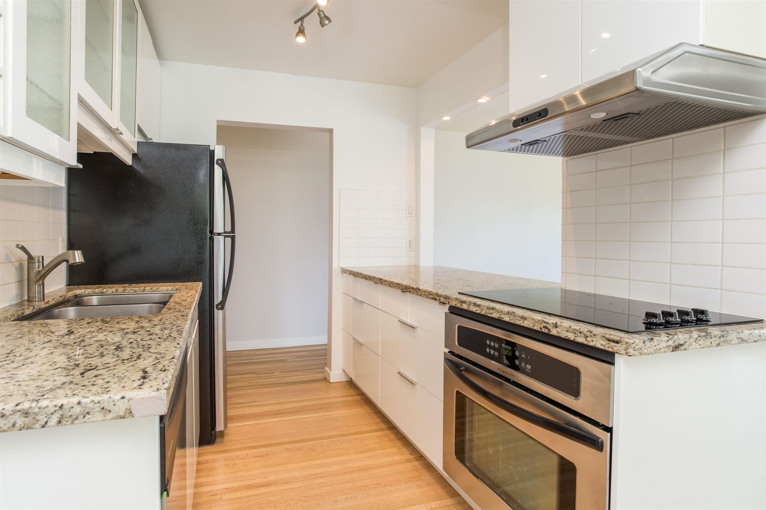 11 - 1450 Chesterfield Avenue, North Vancouver, V7M 2N4 — photo 4