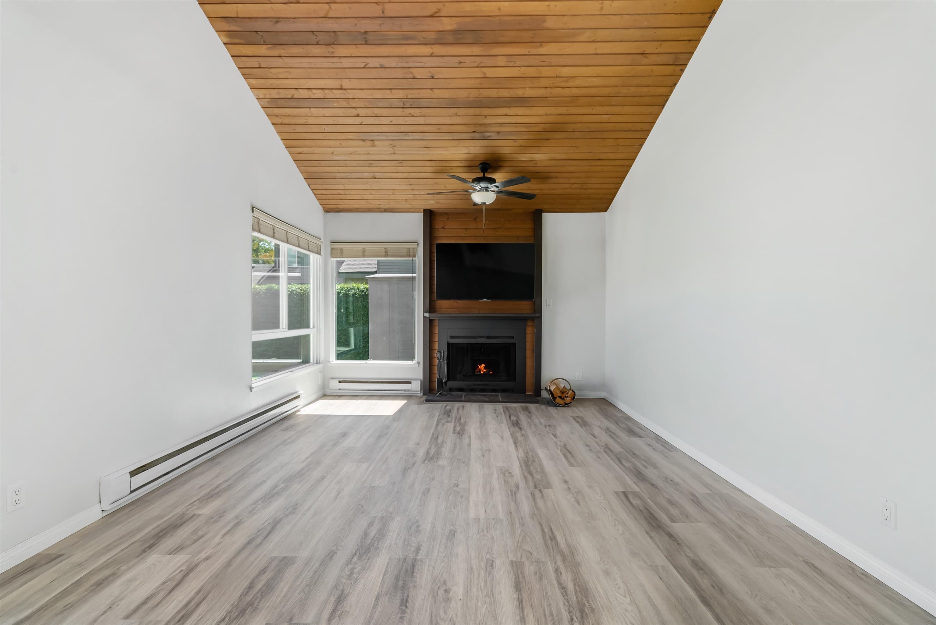 6061 E Greenside Drive, Surrey, V3S 5M8 — photo 5