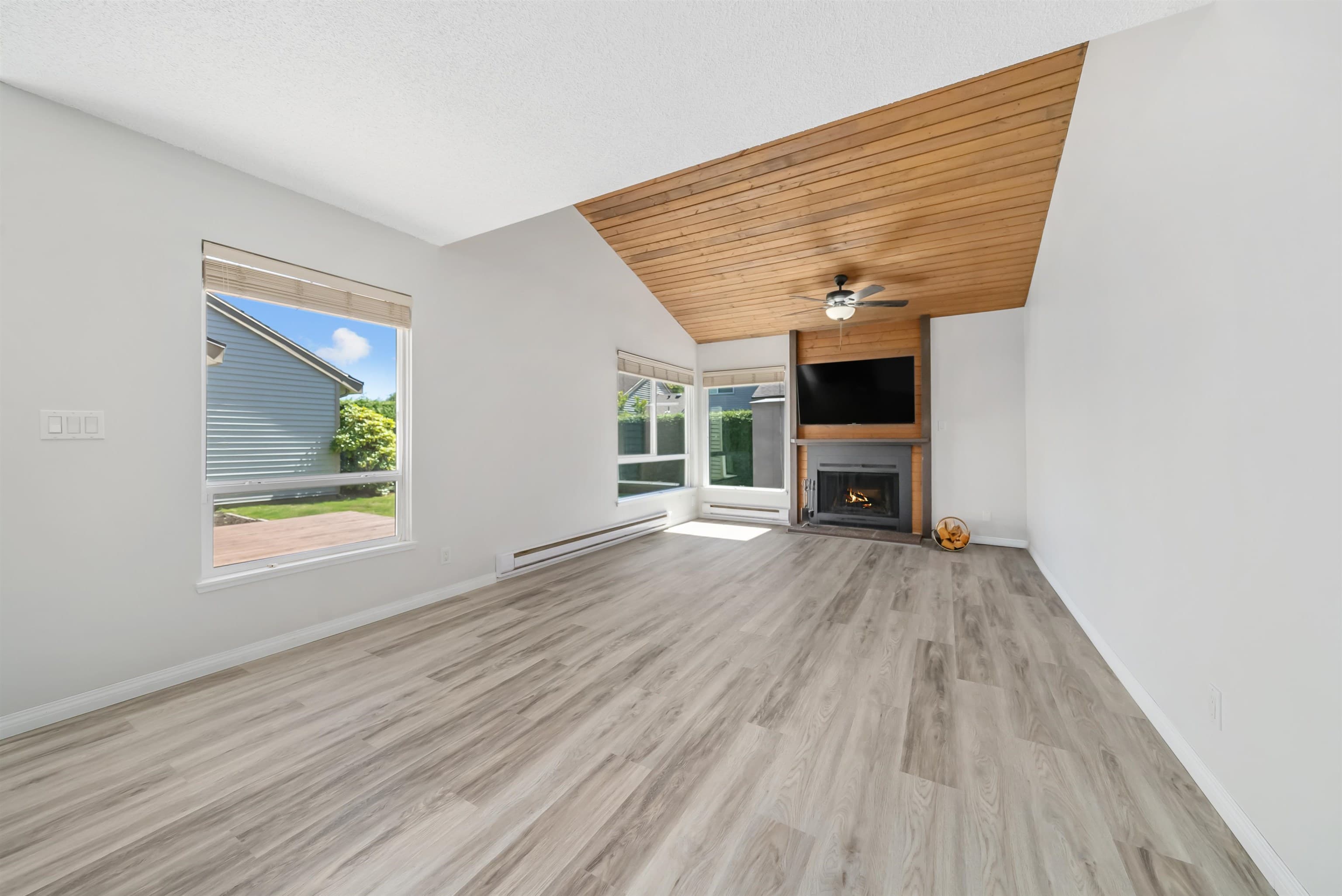 6061 E Greenside Drive, Surrey, V3S 5M8 — photo 4