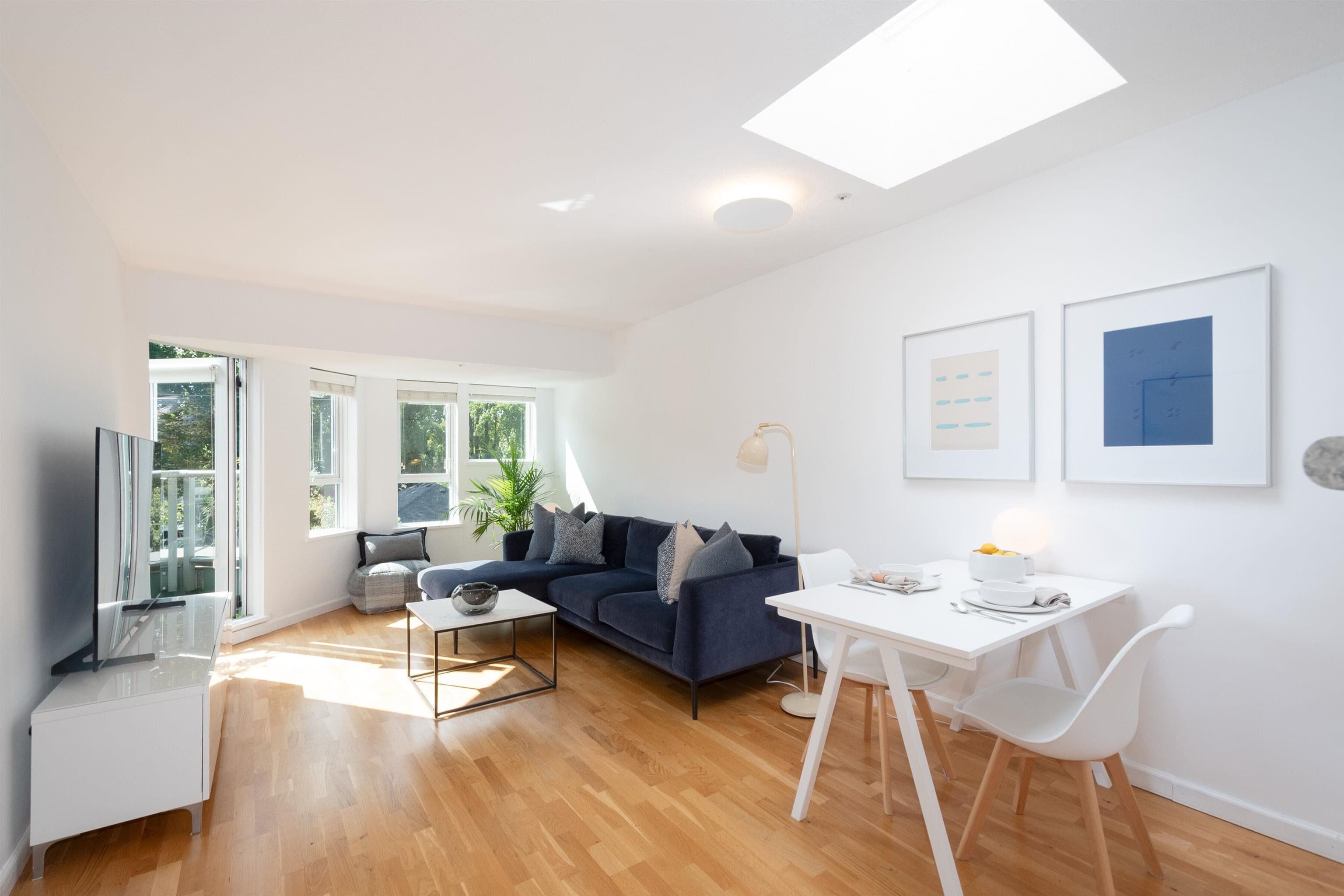 420 - 3440 W Broadway, Vancouver, V6R 4R2 — photo 1