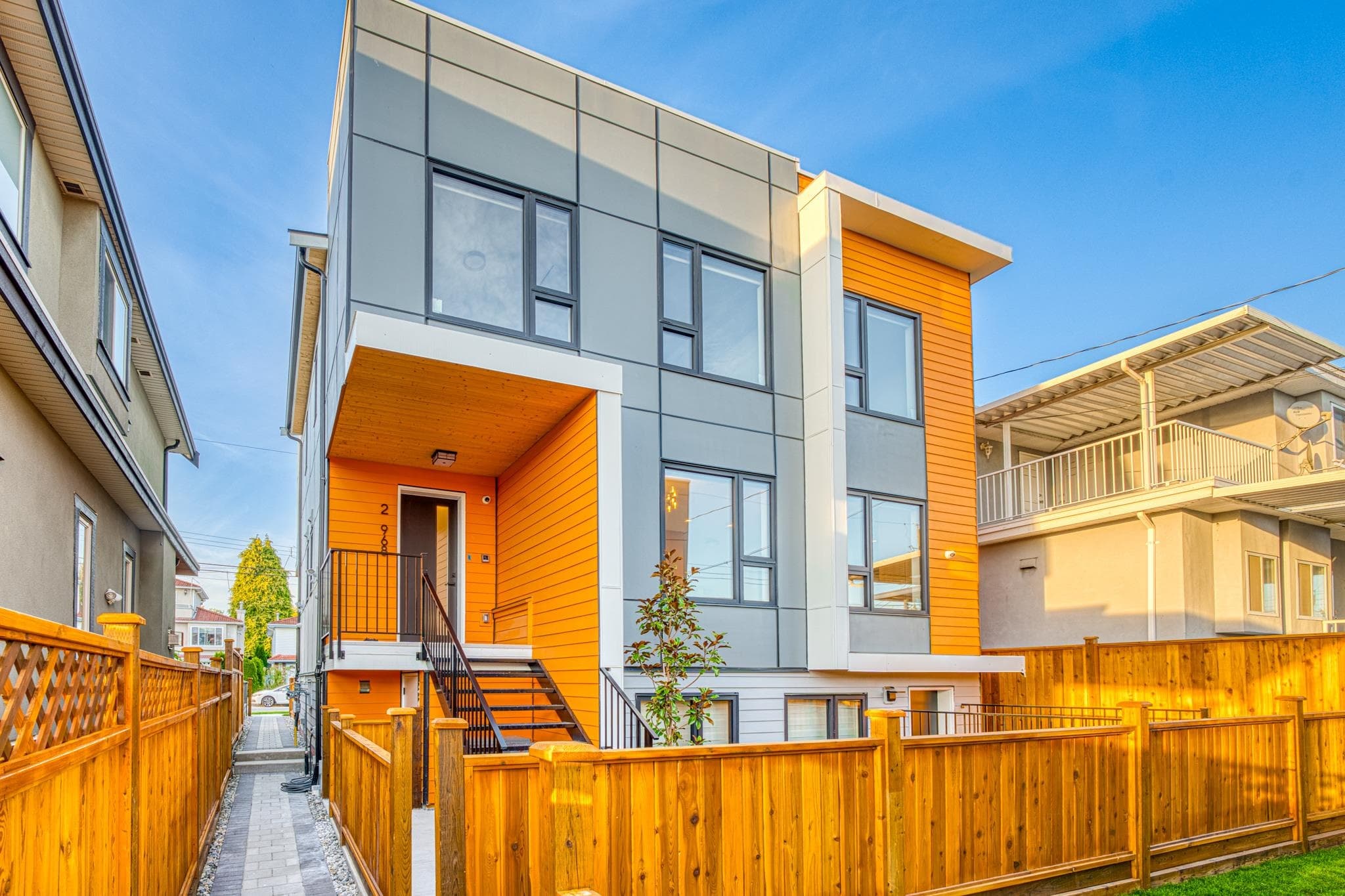 2 - 968 E 55th Avenue, Vancouver, V5X 1N9 — photo 2