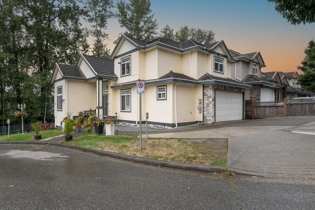 14490 67b Avenue, Surrey, V3S 0T3 — photo 2