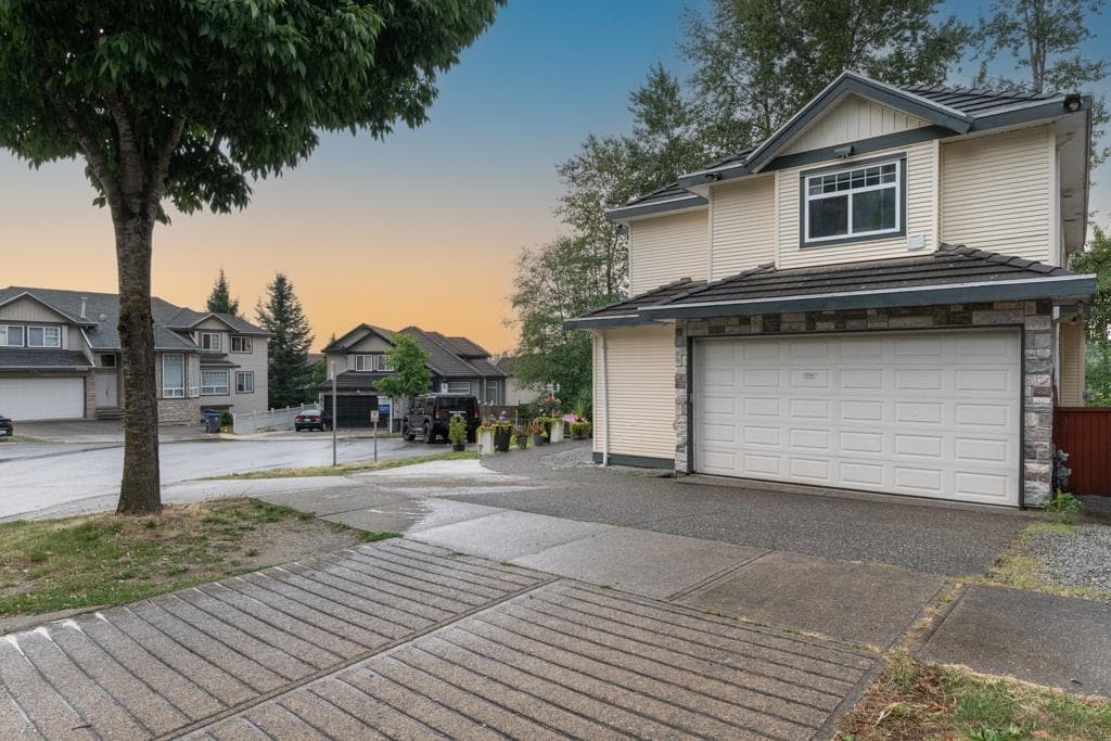 14490 67b Avenue, Surrey, V3S 0T3 — photo 3