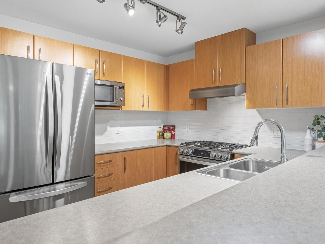 210 - 500 Klahanie Drive, Port Moody, V3H 5L1 — photo 4