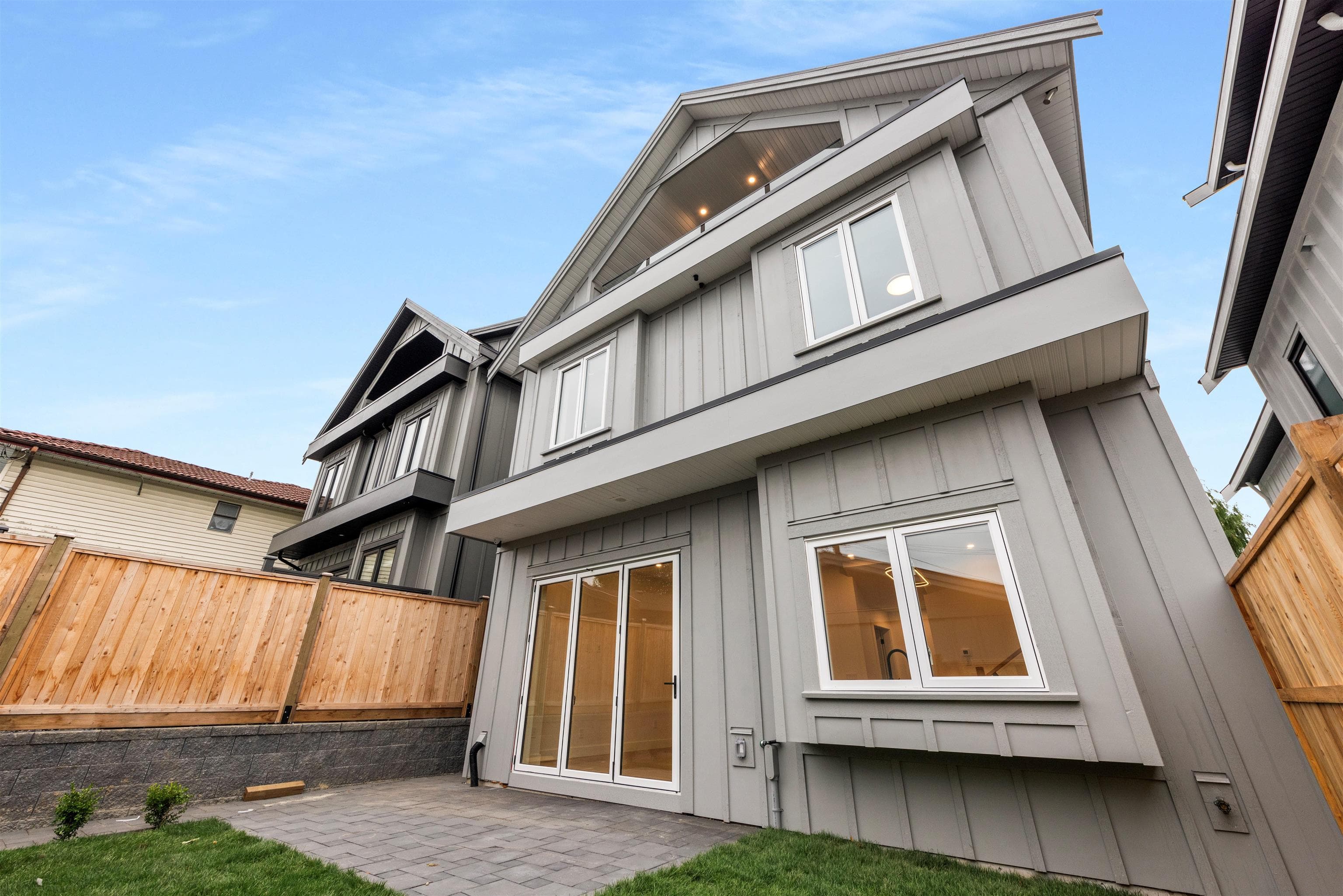 2 - 1160 Rossland Street, Vancouver