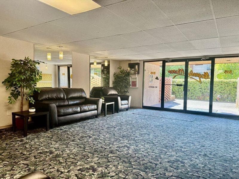 212 - 515 Eleventh Street, New Westminster, V3M 4G4 — photo 2
