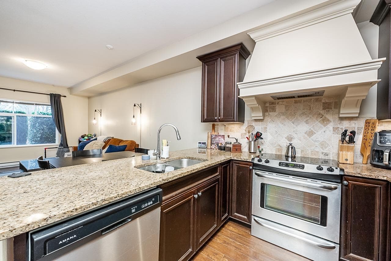 107 - 19530 65 Avenue, Surrey, V4N 6M1 — photo 4