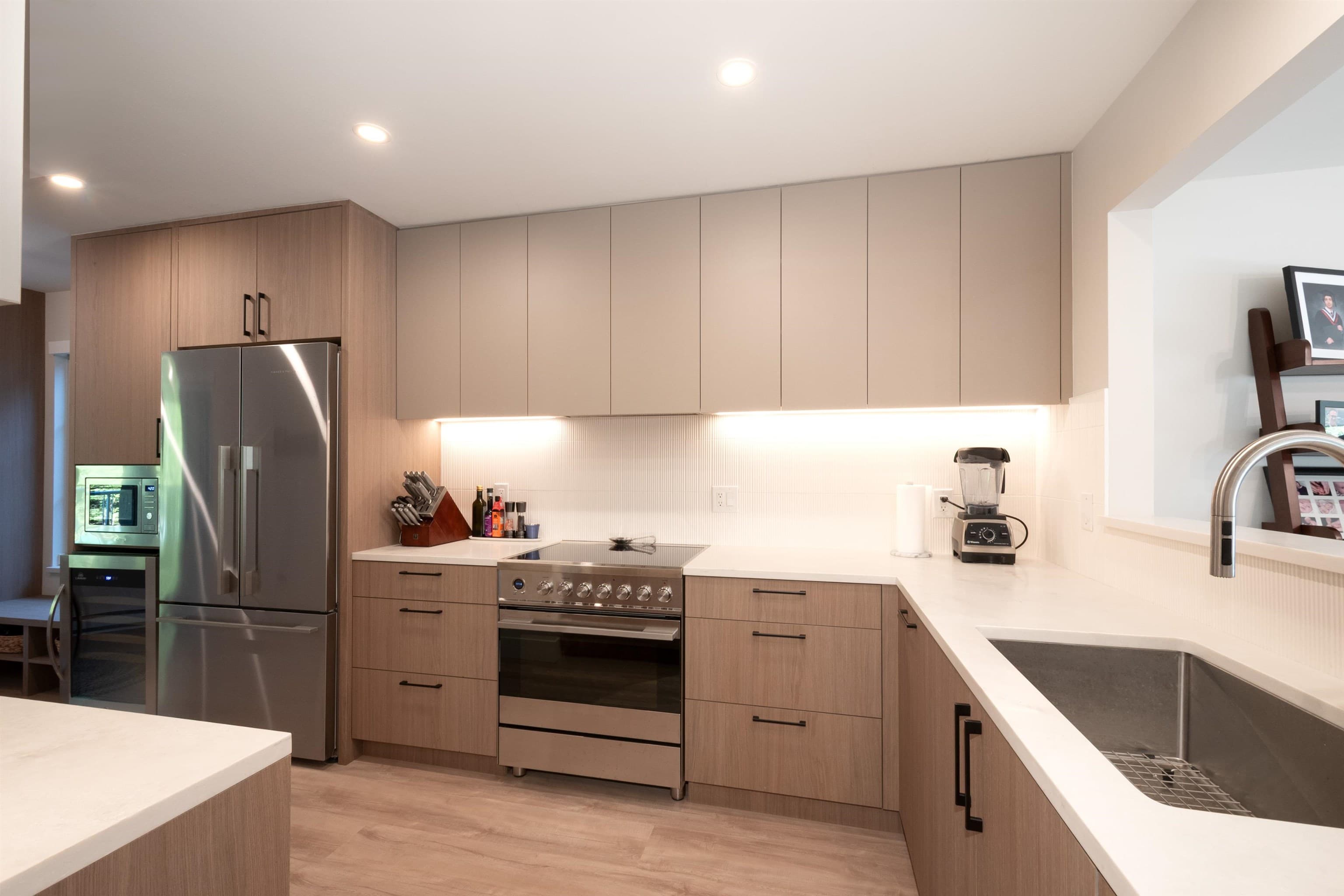 403 - 1050 Bowron Court, North Vancouver, V7H 2X7 — photo 2