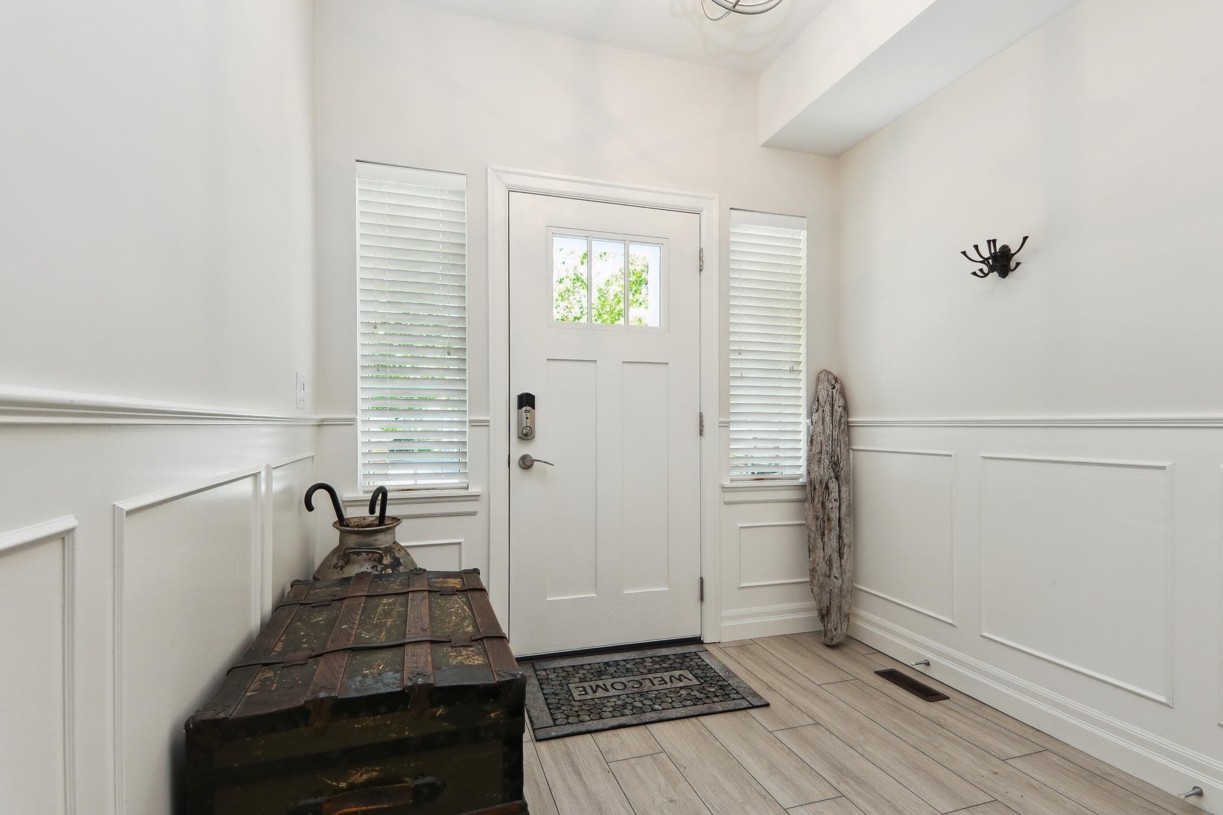 B - 46981 Russell Road, Chilliwack, V2R 4V7 — photo 2