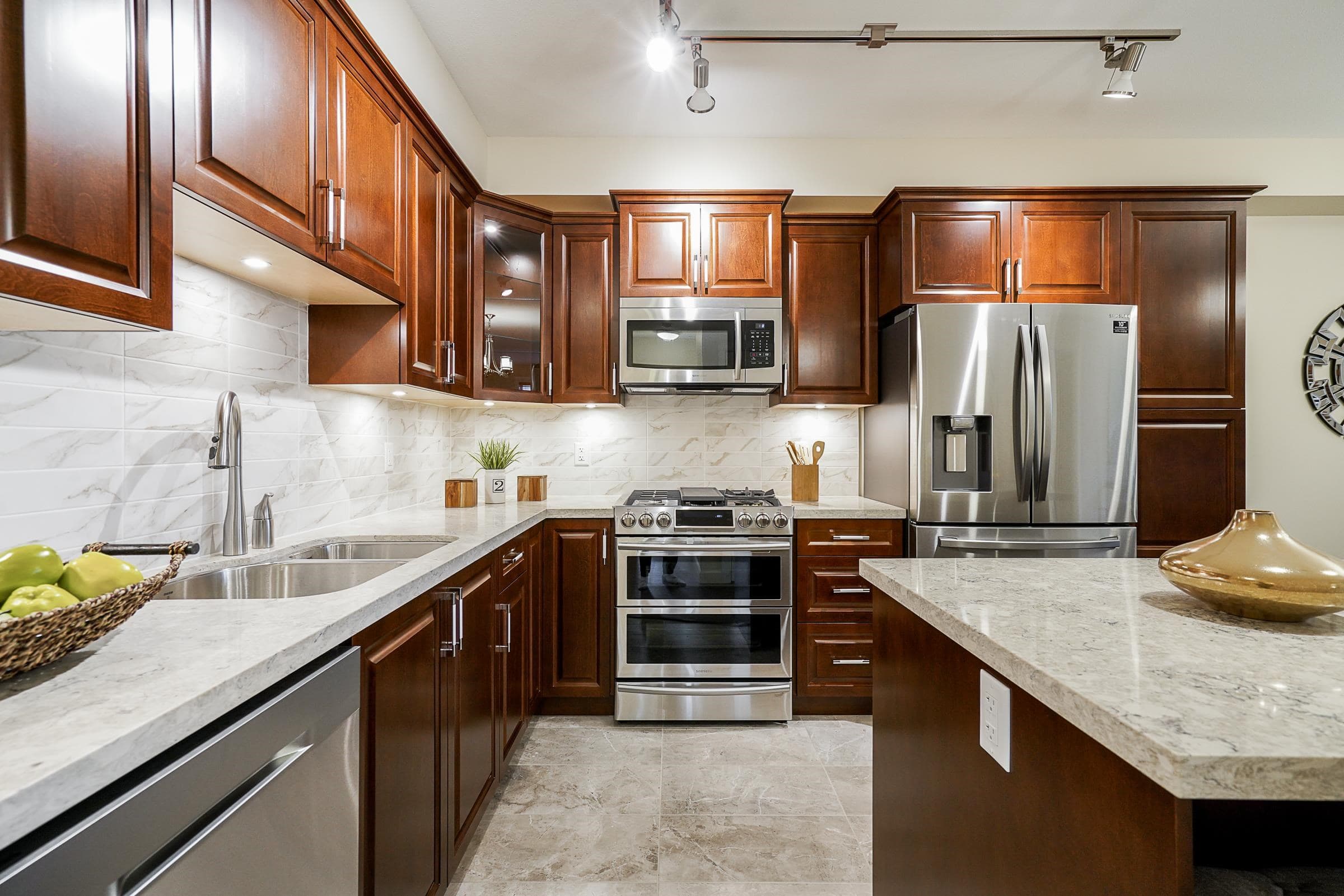 409 - 14588 Mcdougall Drive, Surrey, V4P 0H1 — photo 2
