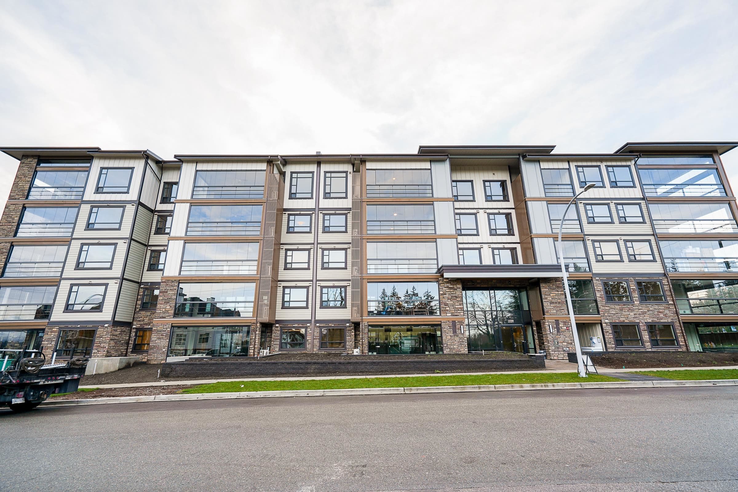 409 - 14588 Mcdougall Drive, Surrey, V4P 0H1 — photo 1